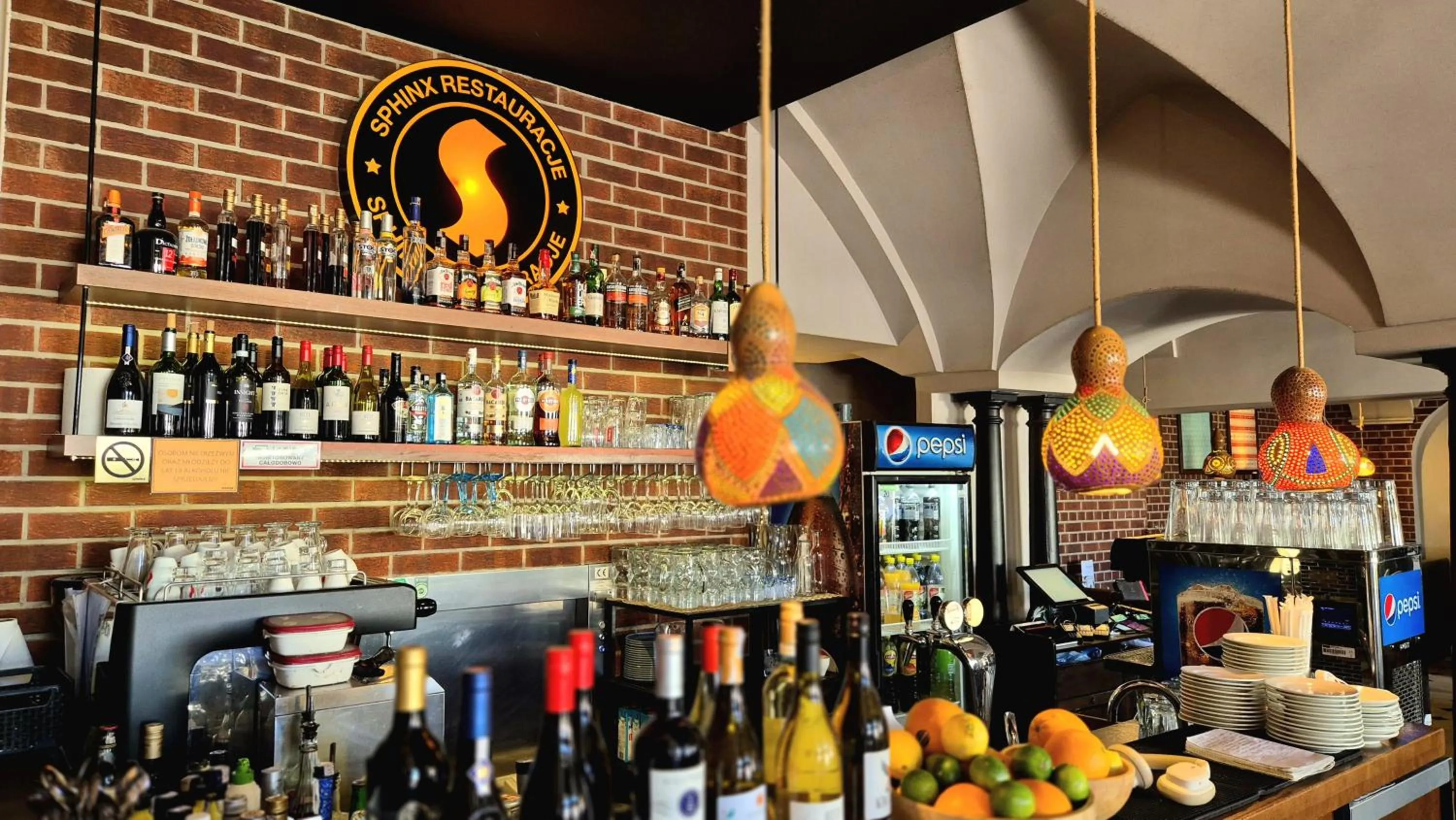 Restaurant/places to eat in Main Square Apartments