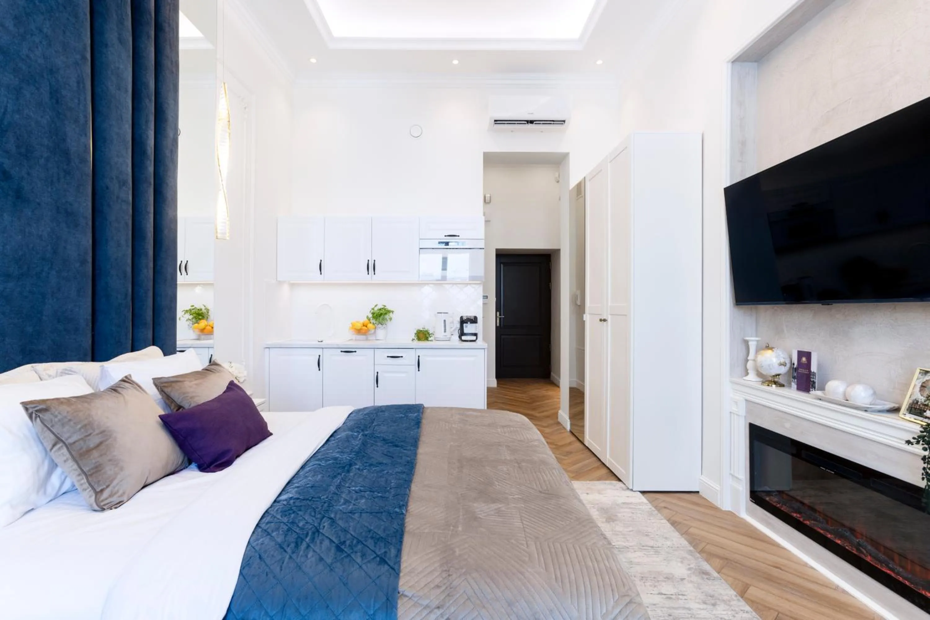 Bed in Main Square Apartments