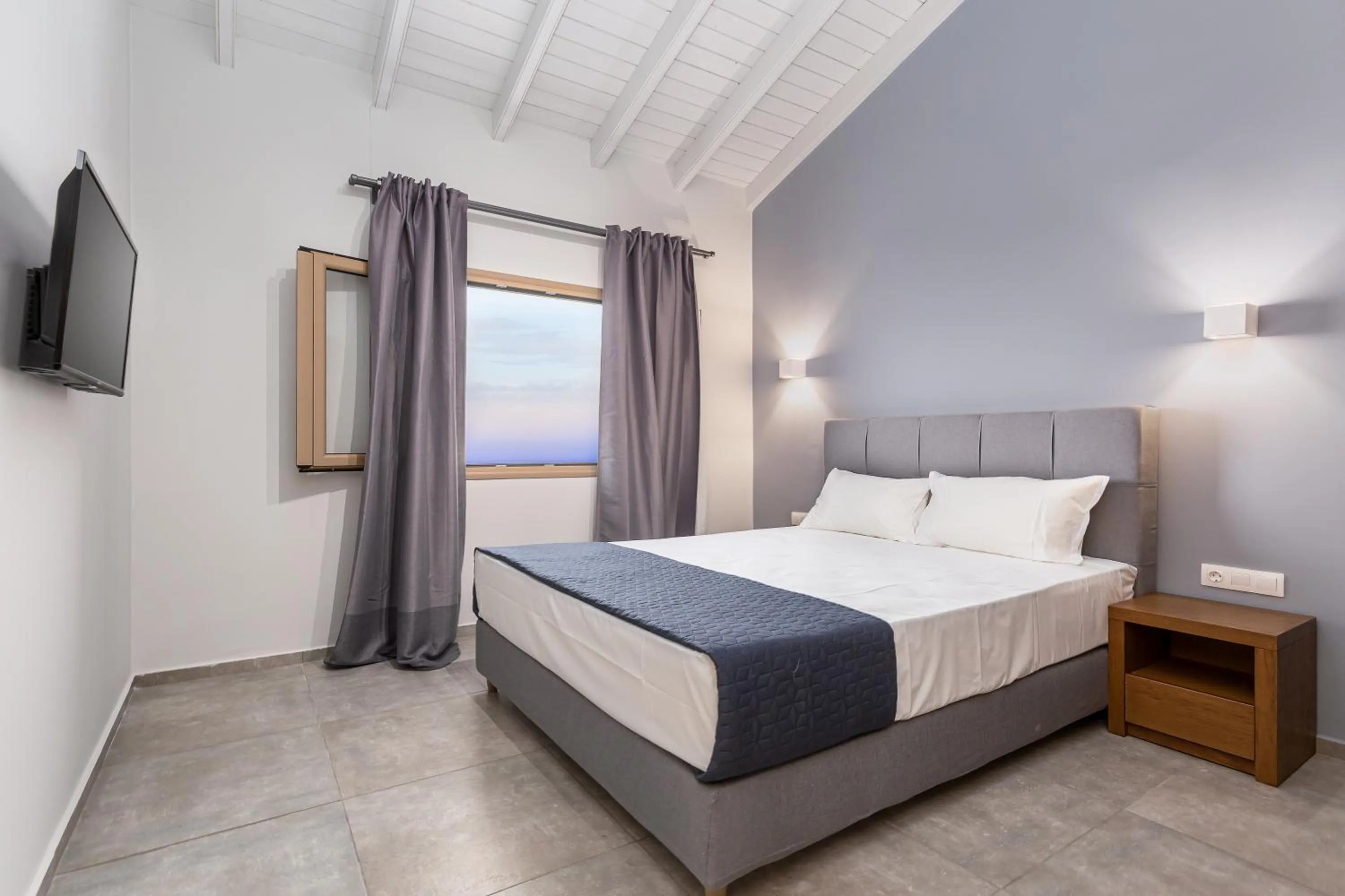 Photo of the whole room, Bed in Anasa Corfu