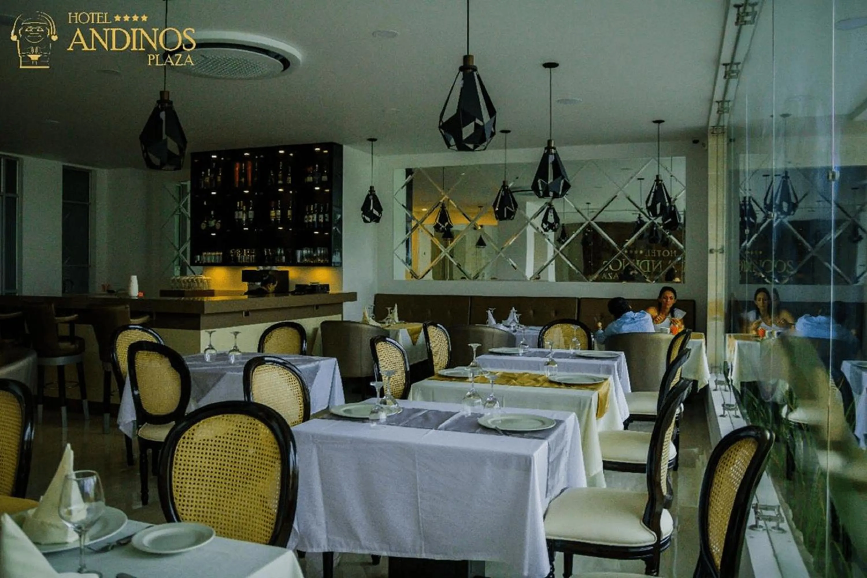 Restaurant/places to eat in Hotel Andinos Plaza Florencia