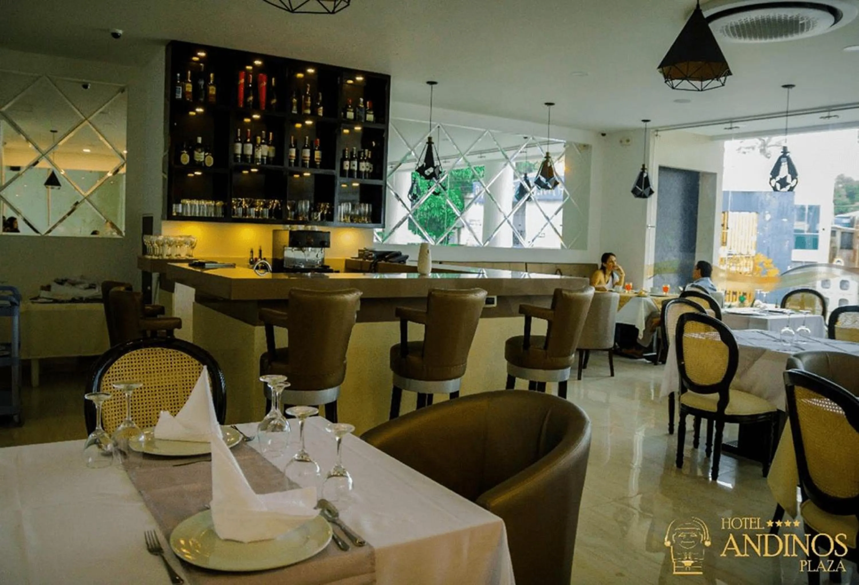 Restaurant/places to eat in Hotel Andinos Plaza Florencia