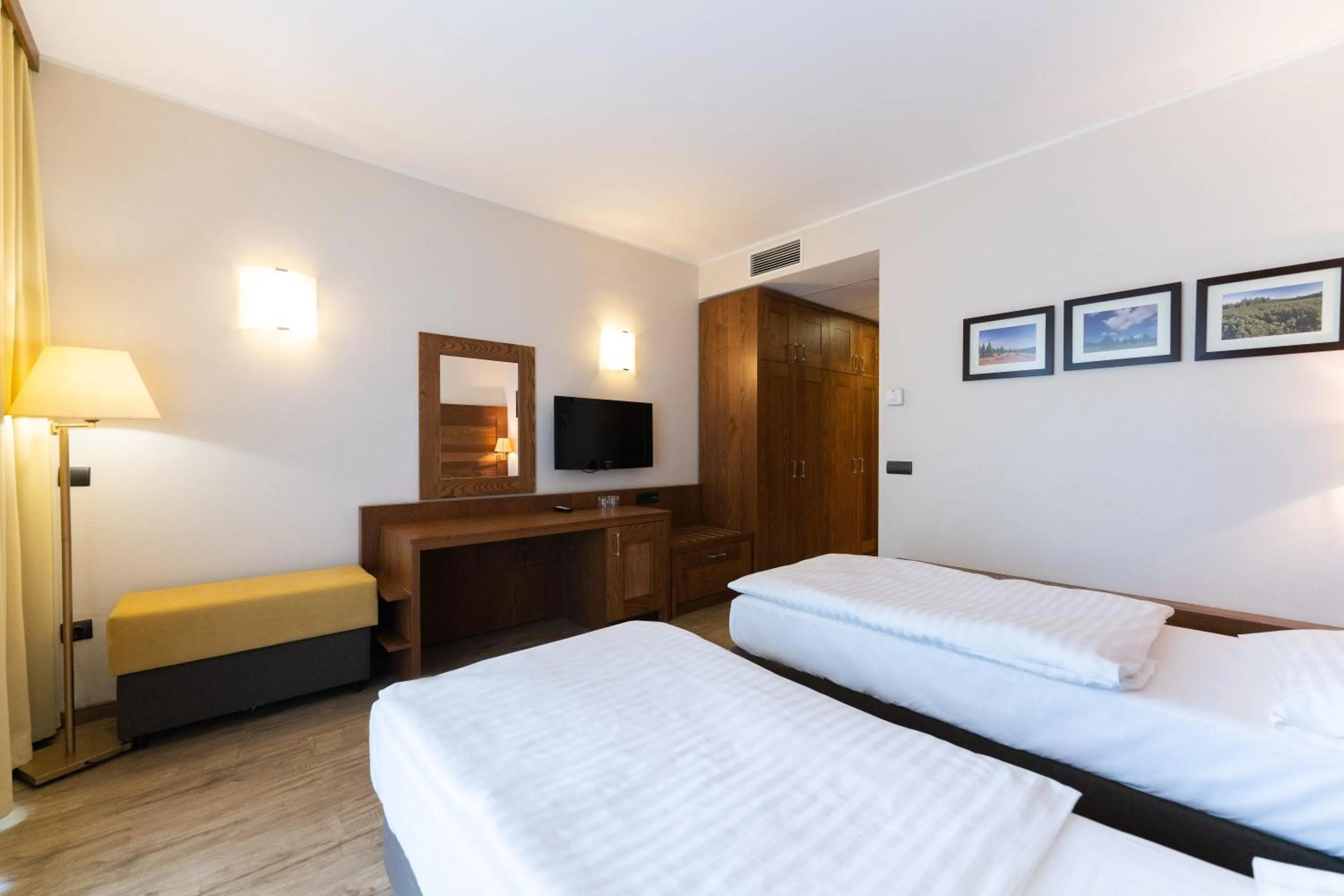 Communal lounge/ TV room, Bed in Hotel Arena Maribor