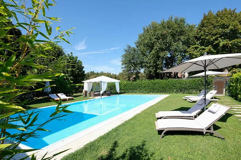 Swimming pool in La Celeste Galeria
