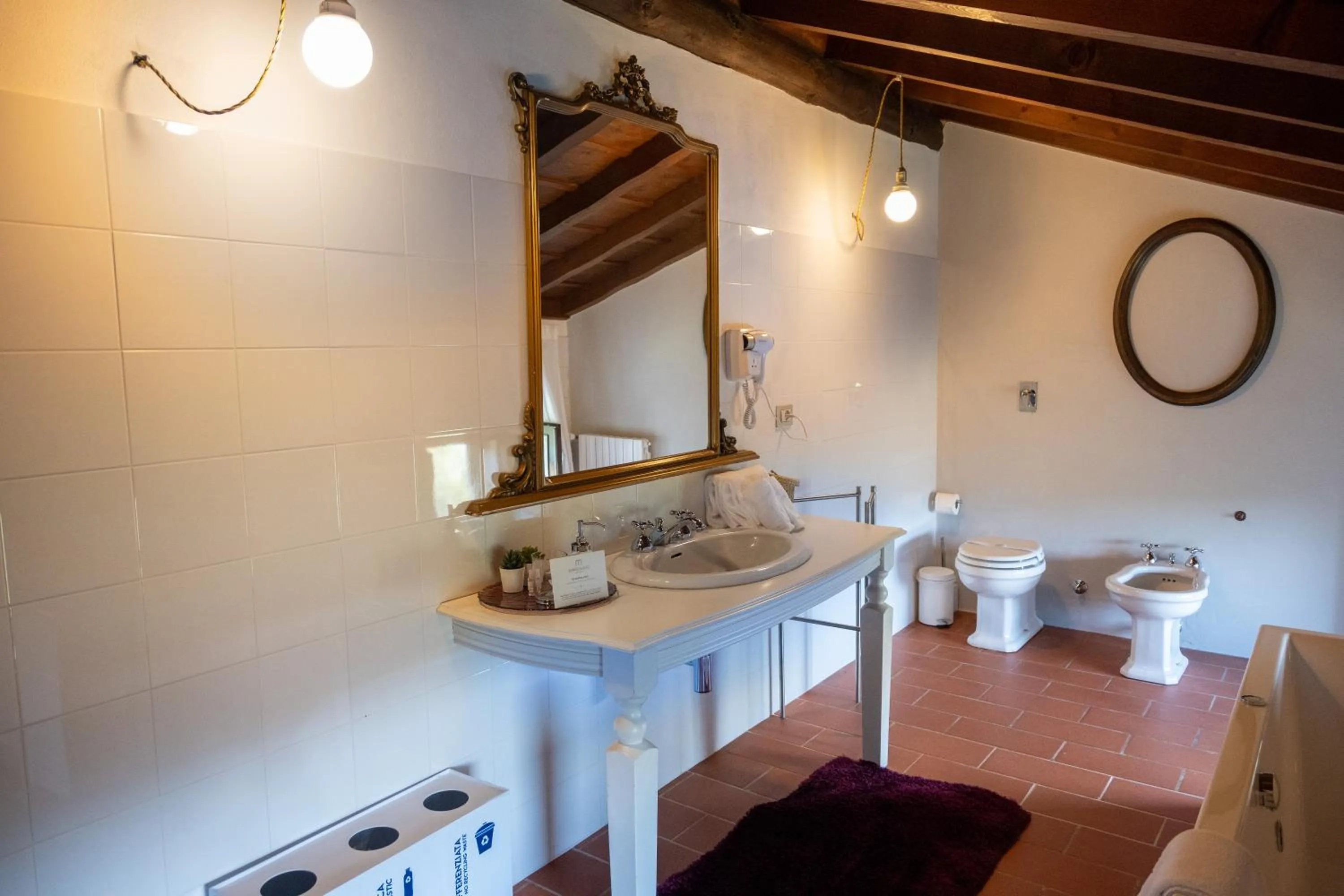 Hot Tub in La Celeste Galeria