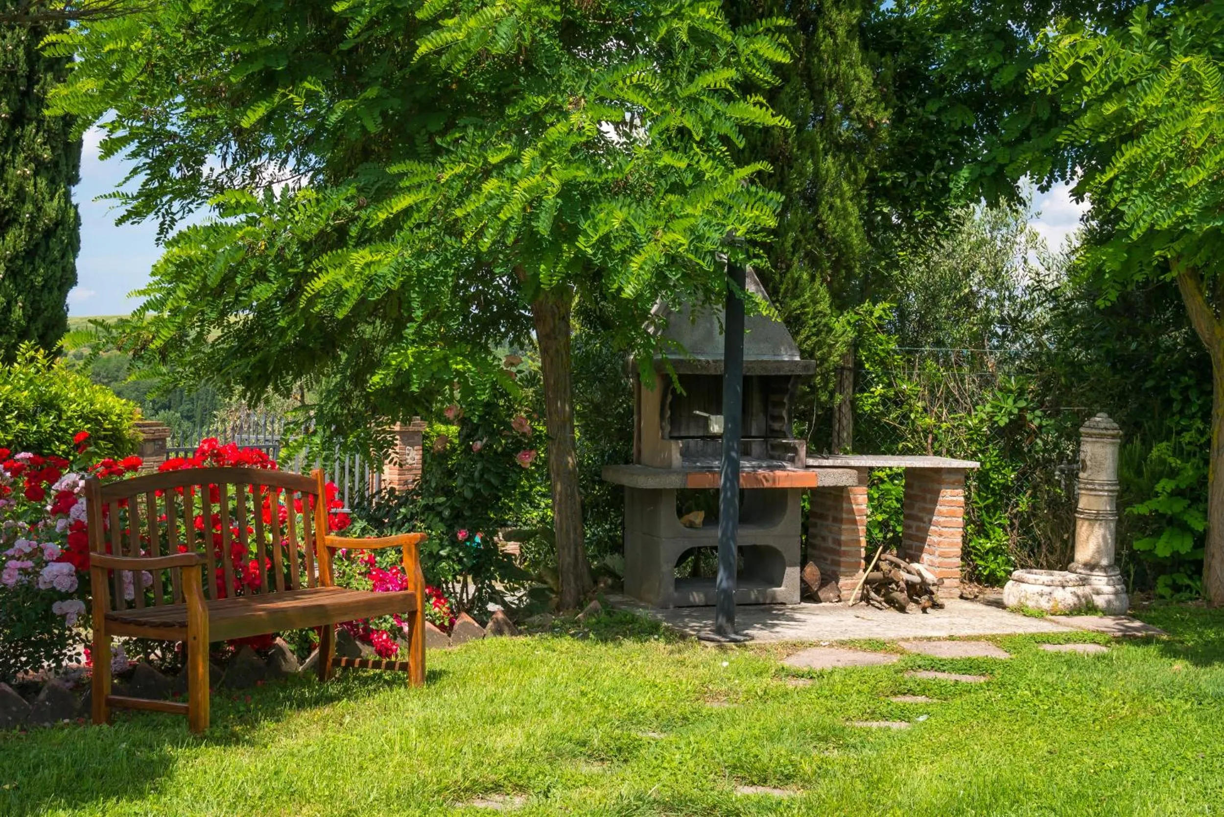 Garden in Borgo Di Collelungo