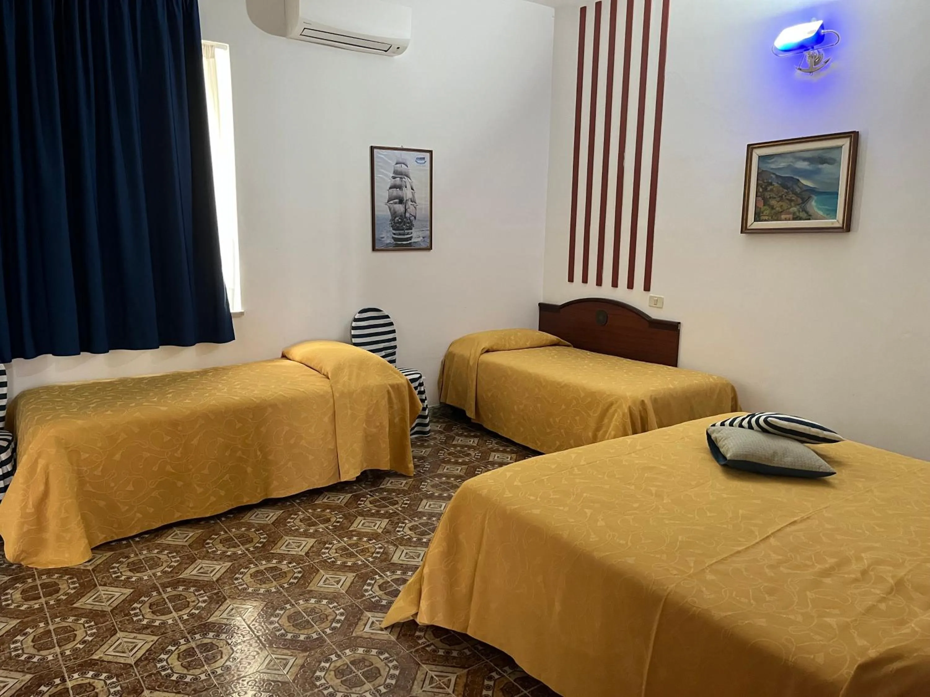 Bedroom, Bed in Hotel La Carruba