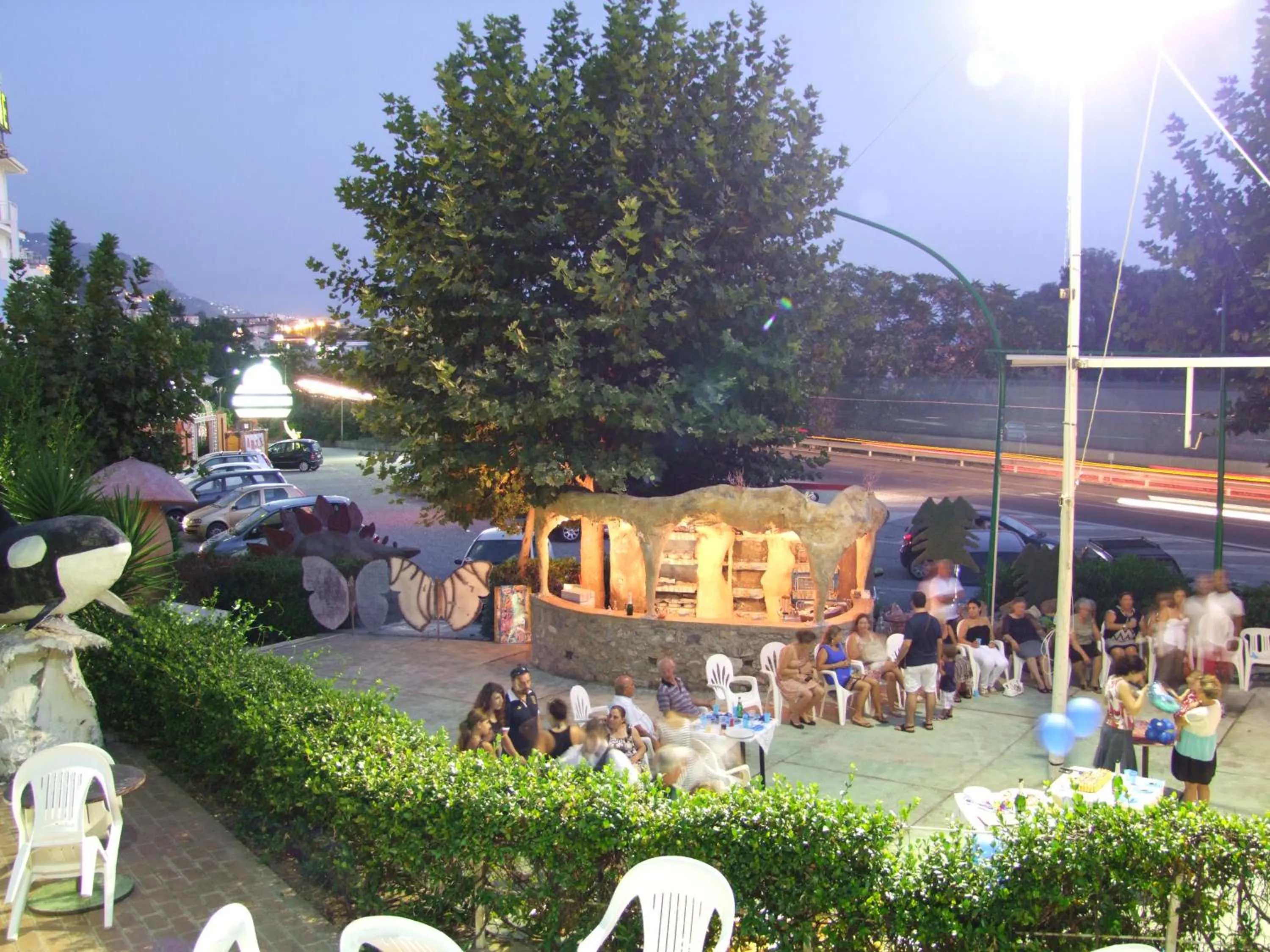 Evening entertainment in Hotel La Carruba