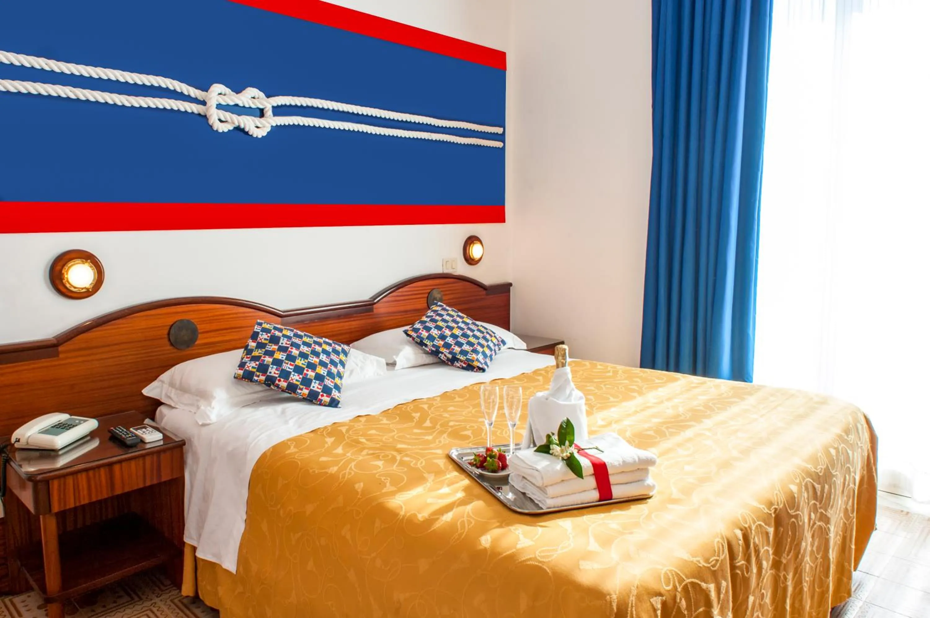 Sea view, Bed in Hotel La Carruba