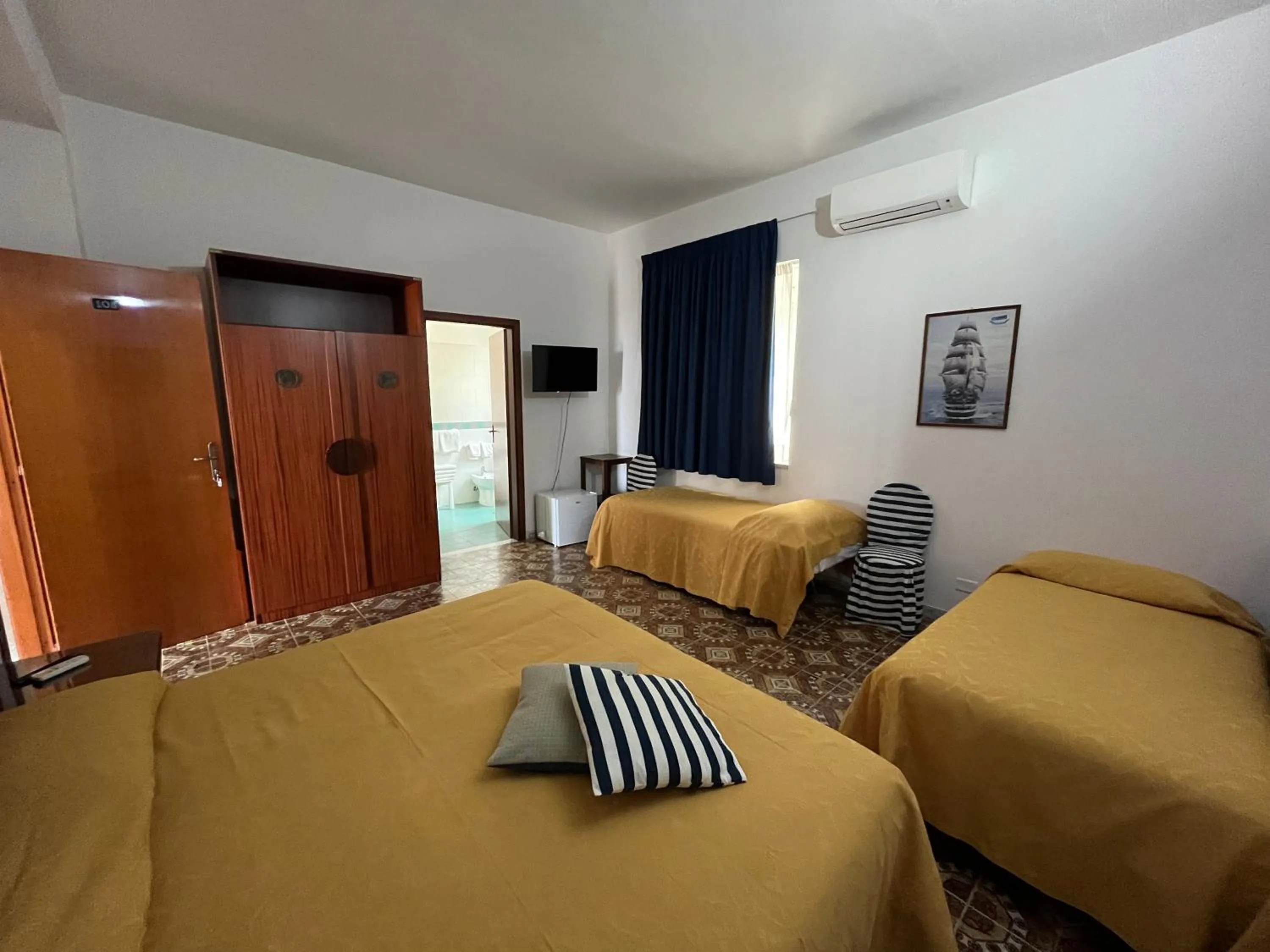 Bedroom, Bed in Hotel La Carruba