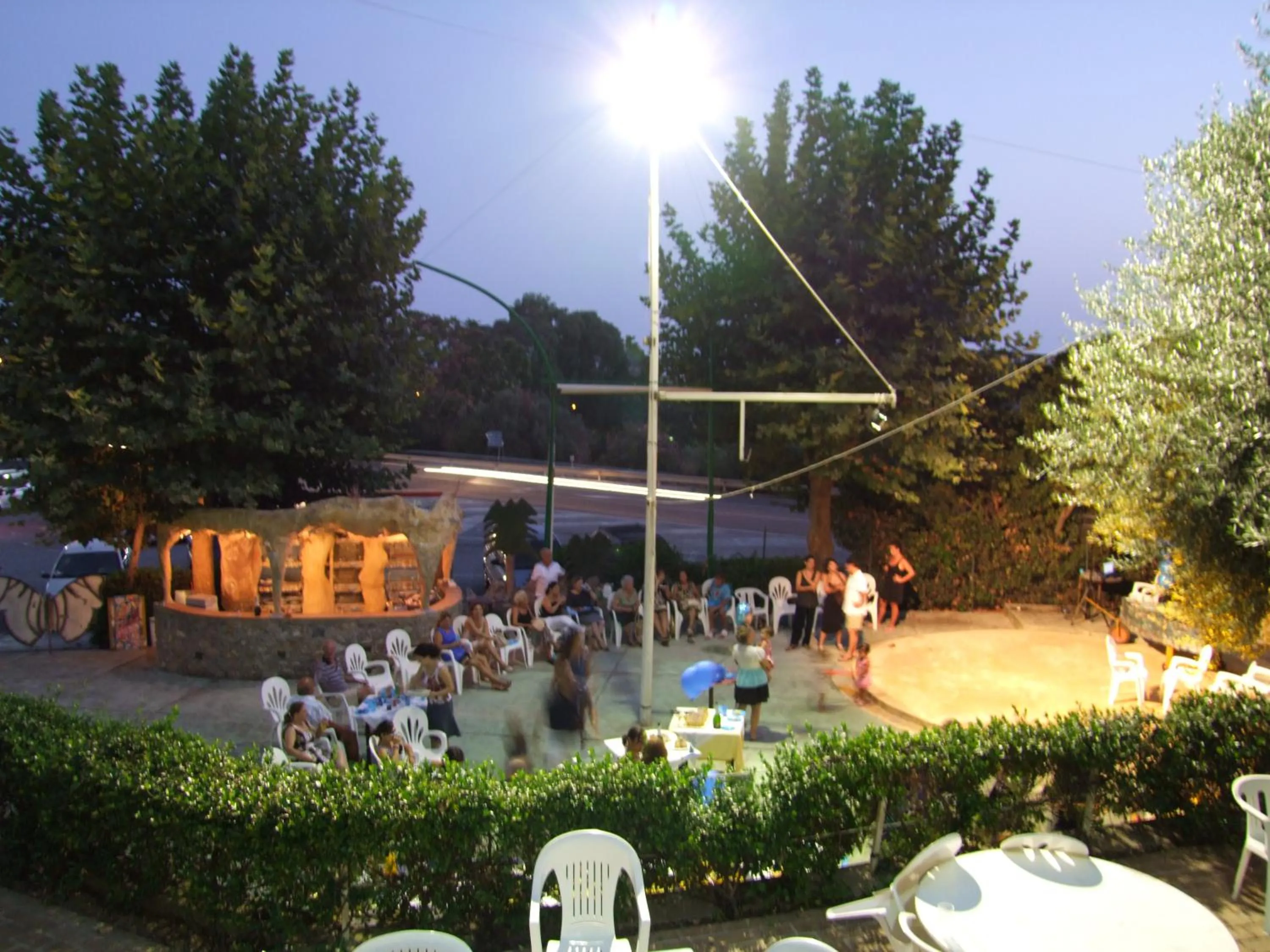 Evening entertainment in Hotel La Carruba