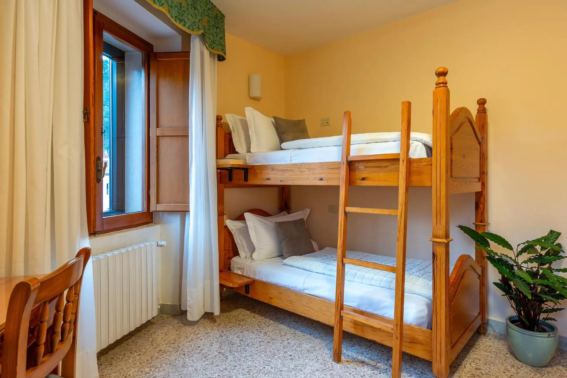 Bedroom, Bed in Hotel Iris