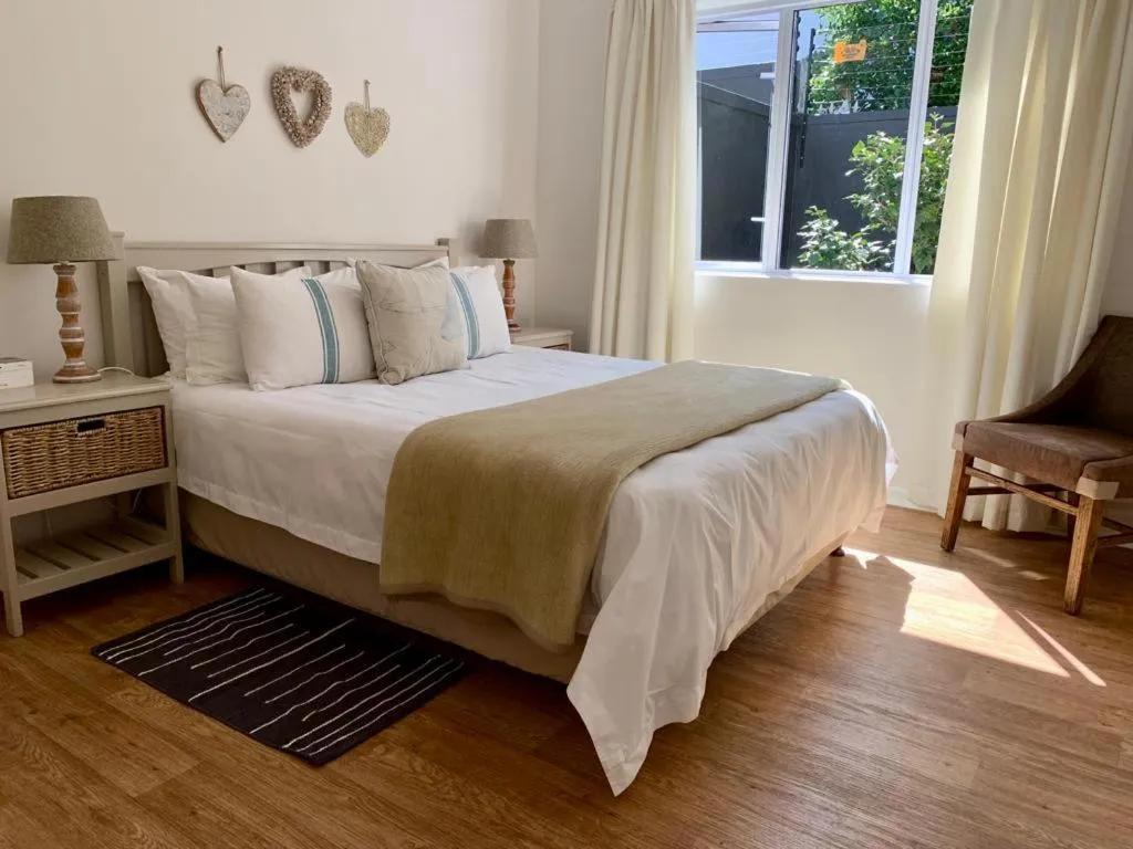 Bedroom, Bed in Anchor's Rest