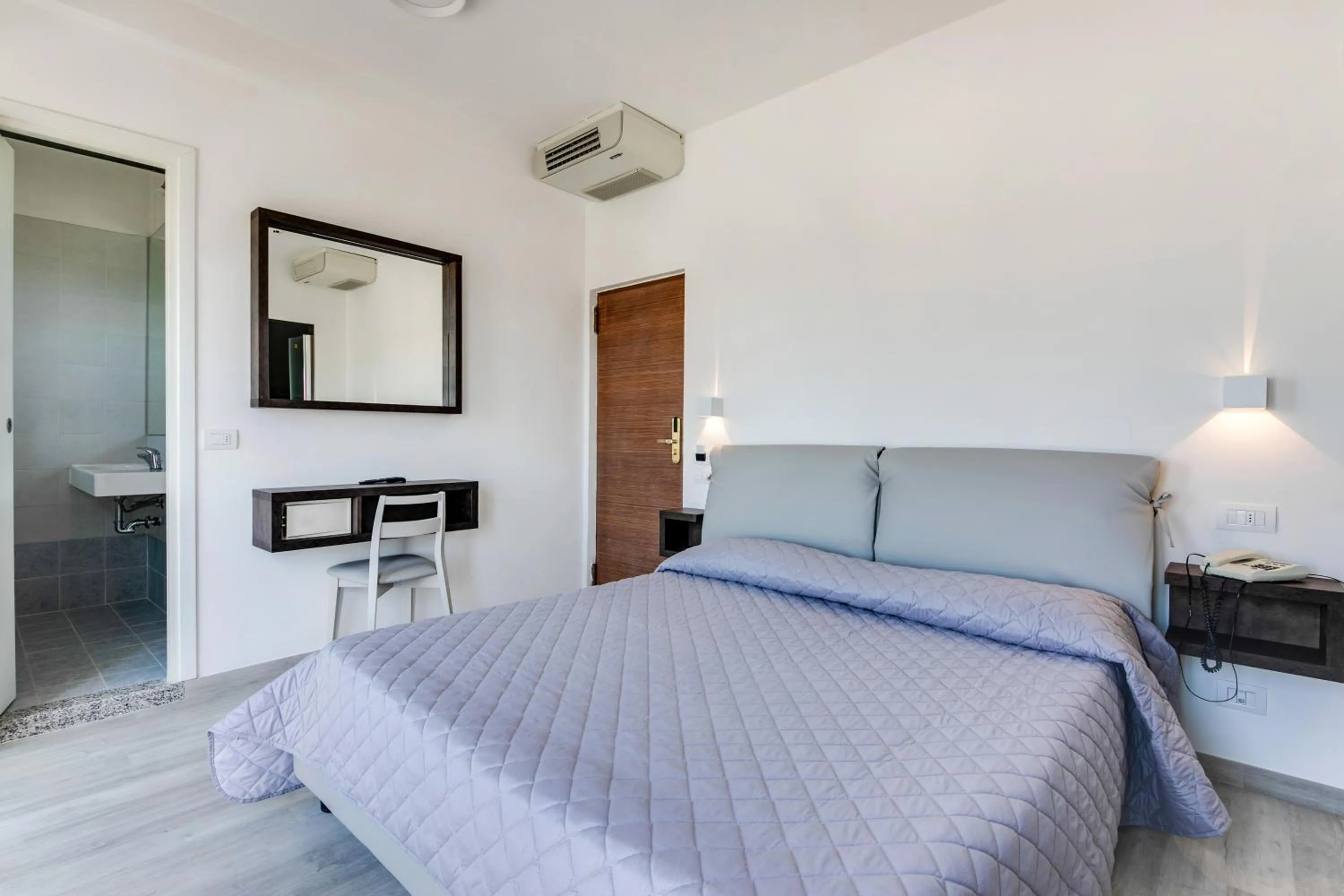 Bed in MARITTIMO Riccione - Hotel Clipper FRONTE MARE