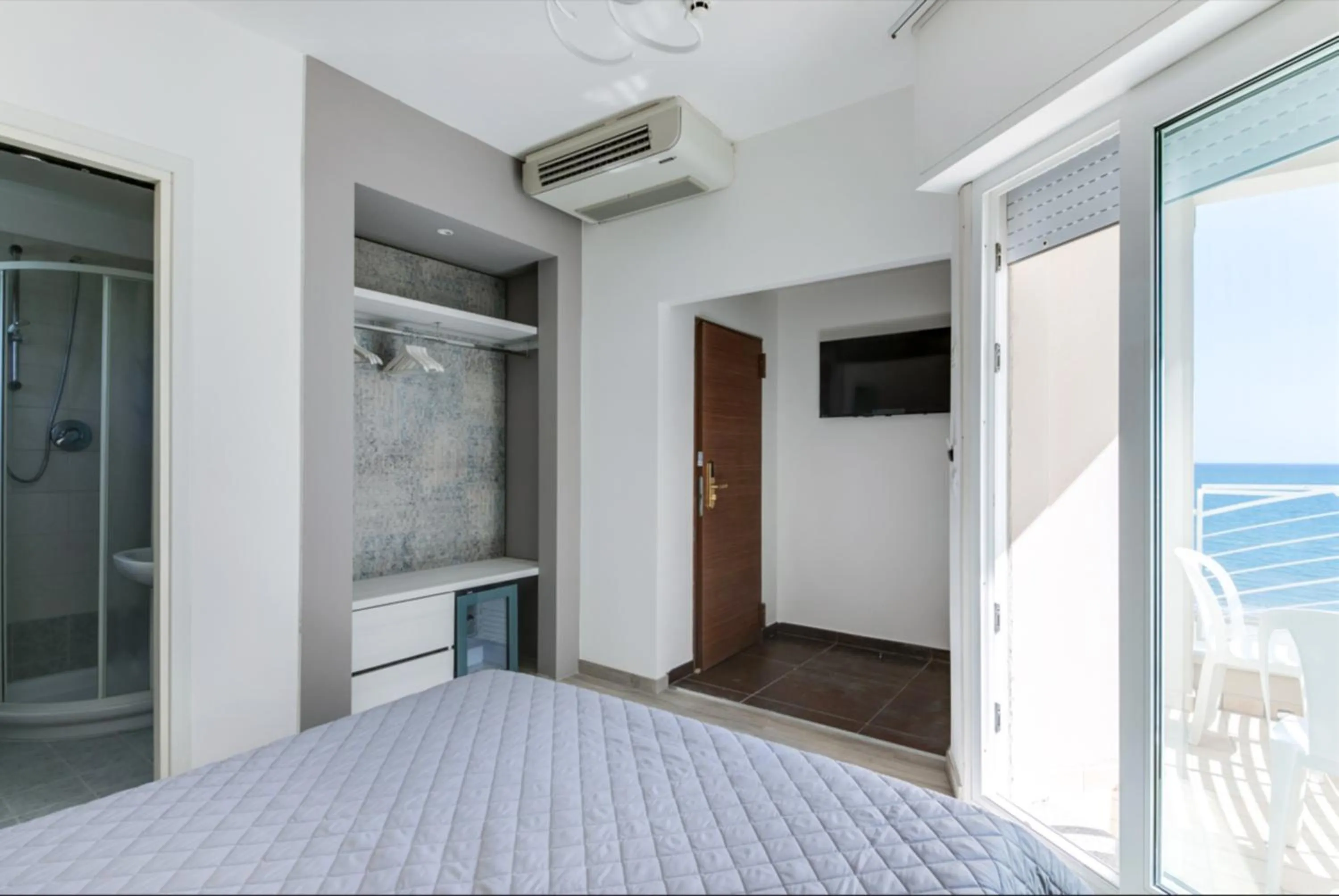 Bedroom, Bed in MARITTIMO Riccione - Hotel Clipper FRONTE MARE