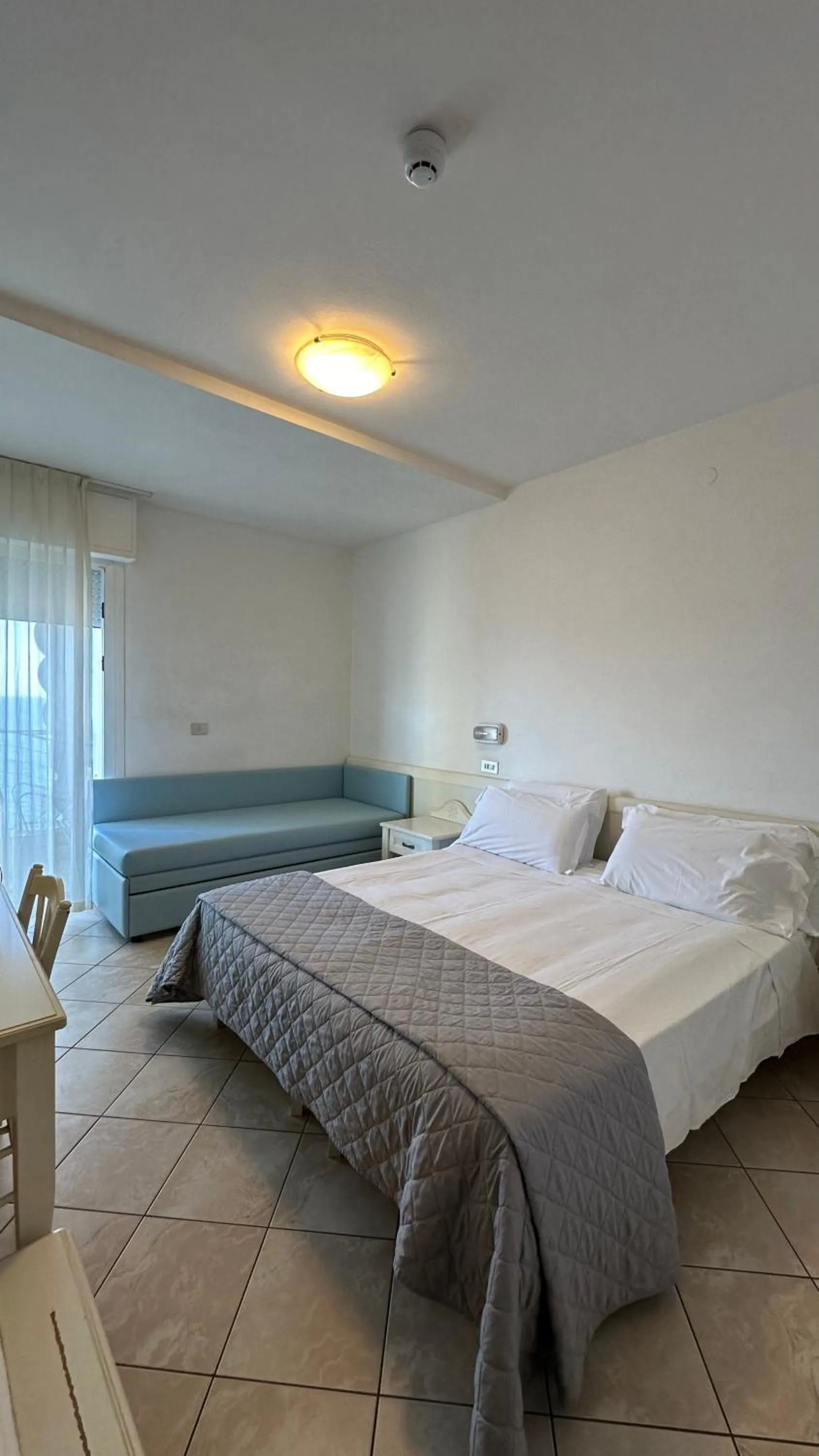 Bed in MARITTIMO Riccione - Hotel Clipper FRONTE MARE