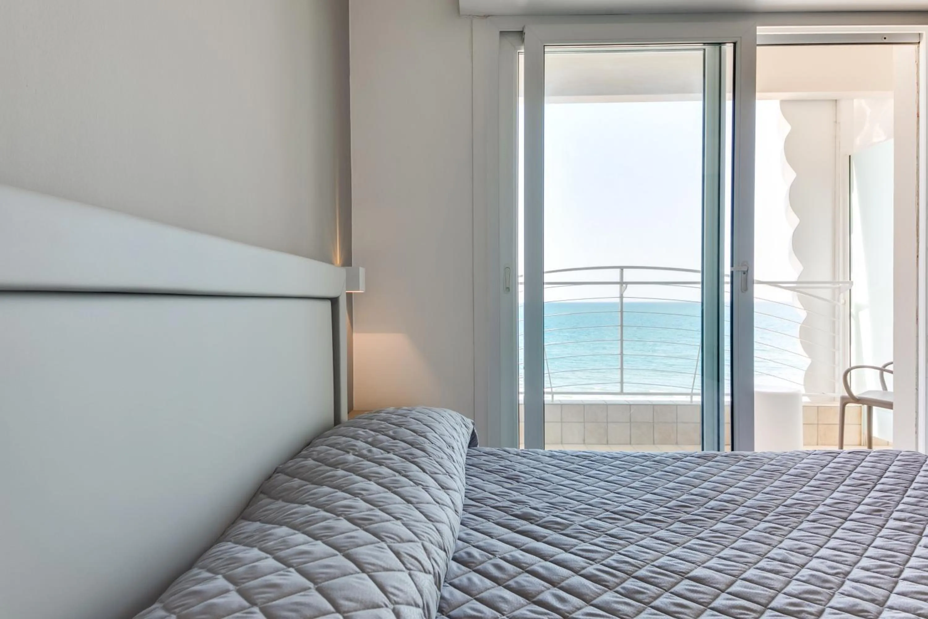 Bed in MARITTIMO Riccione - Hotel Clipper FRONTE MARE