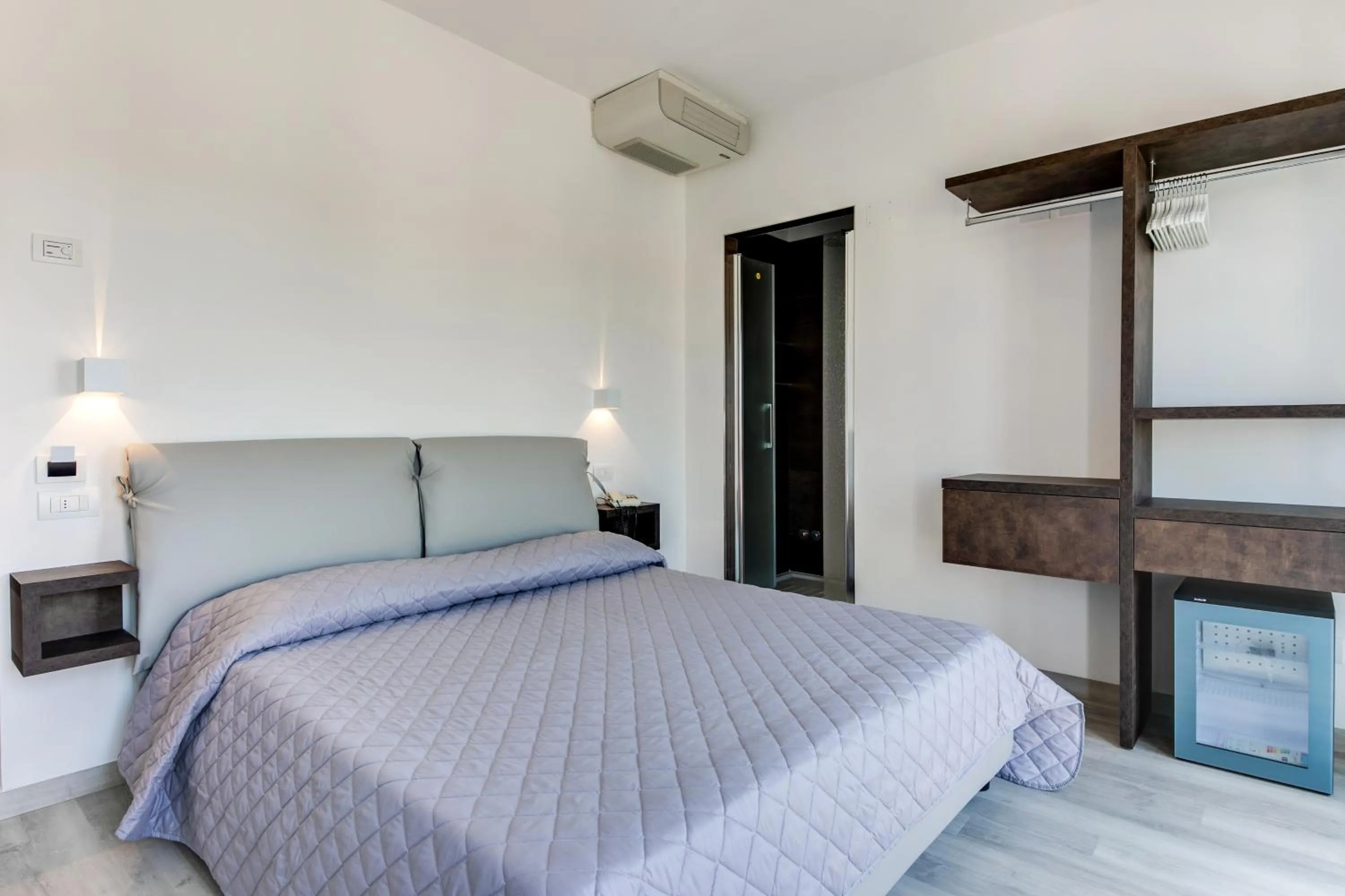 Bed in MARITTIMO Riccione - Hotel Clipper FRONTE MARE