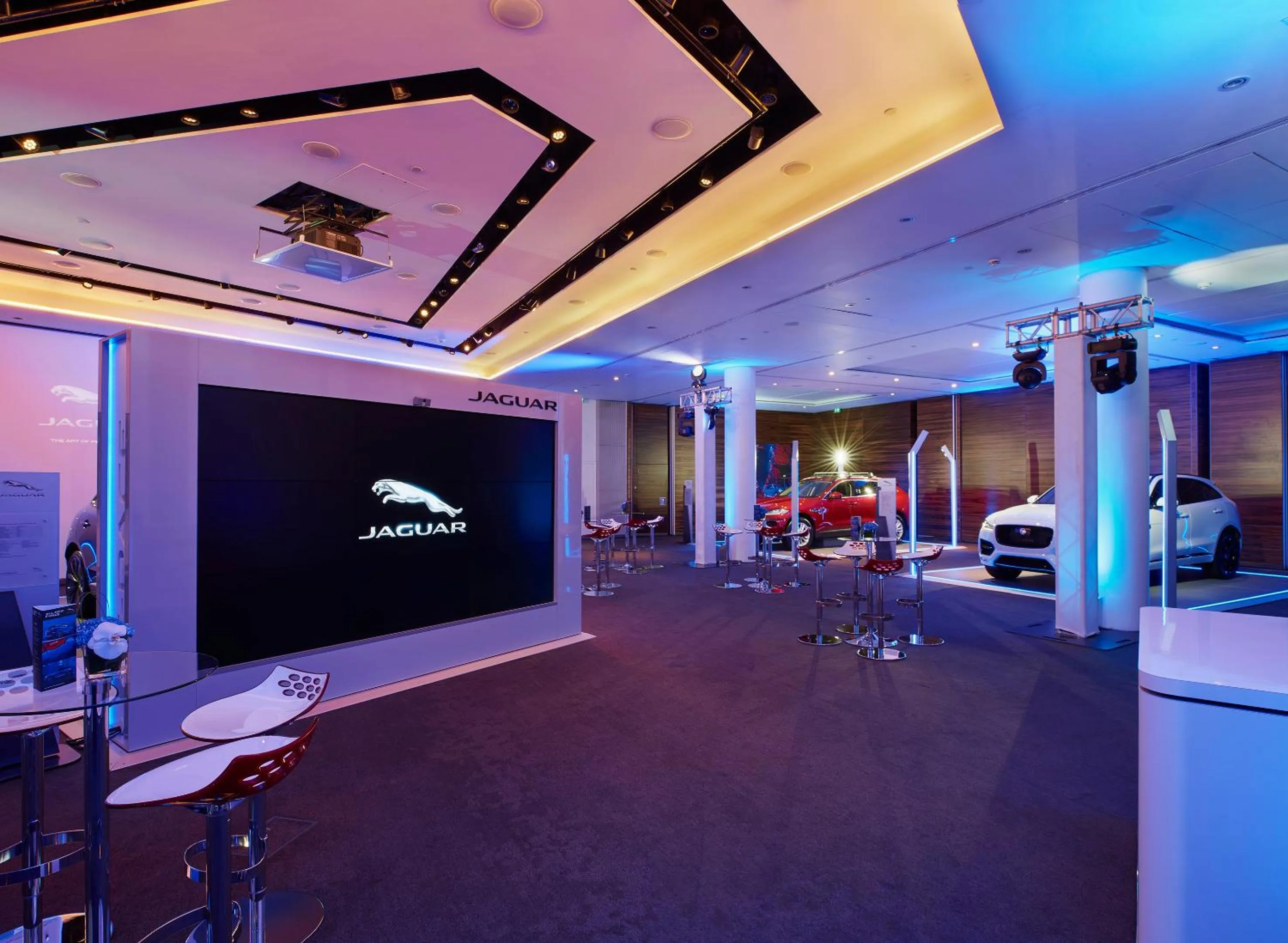 Communal lounge/ TV room in ME London by Melia - Covent Garden