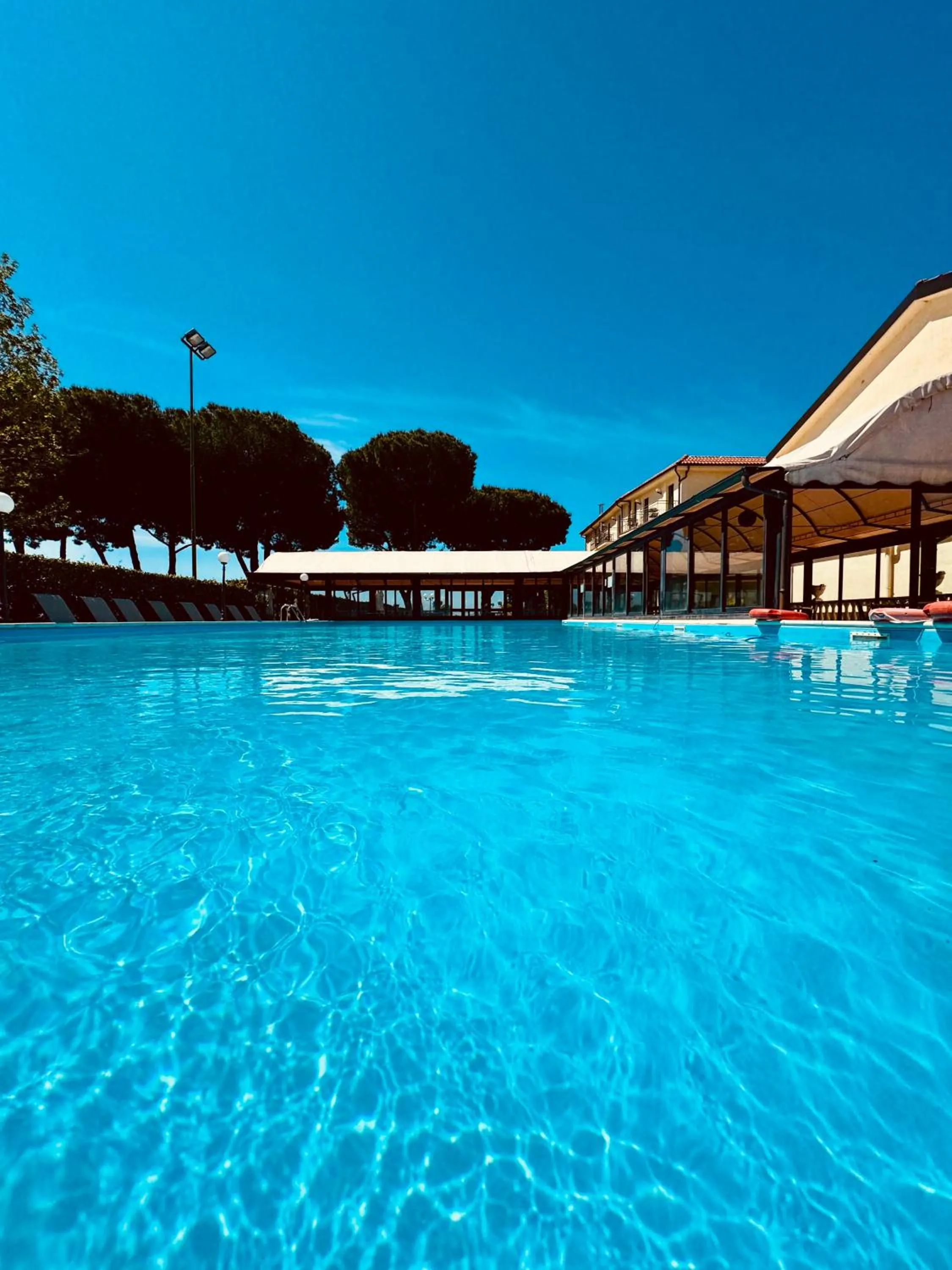 Swimming pool in Le Naiadi Park Hotel Sul Lago