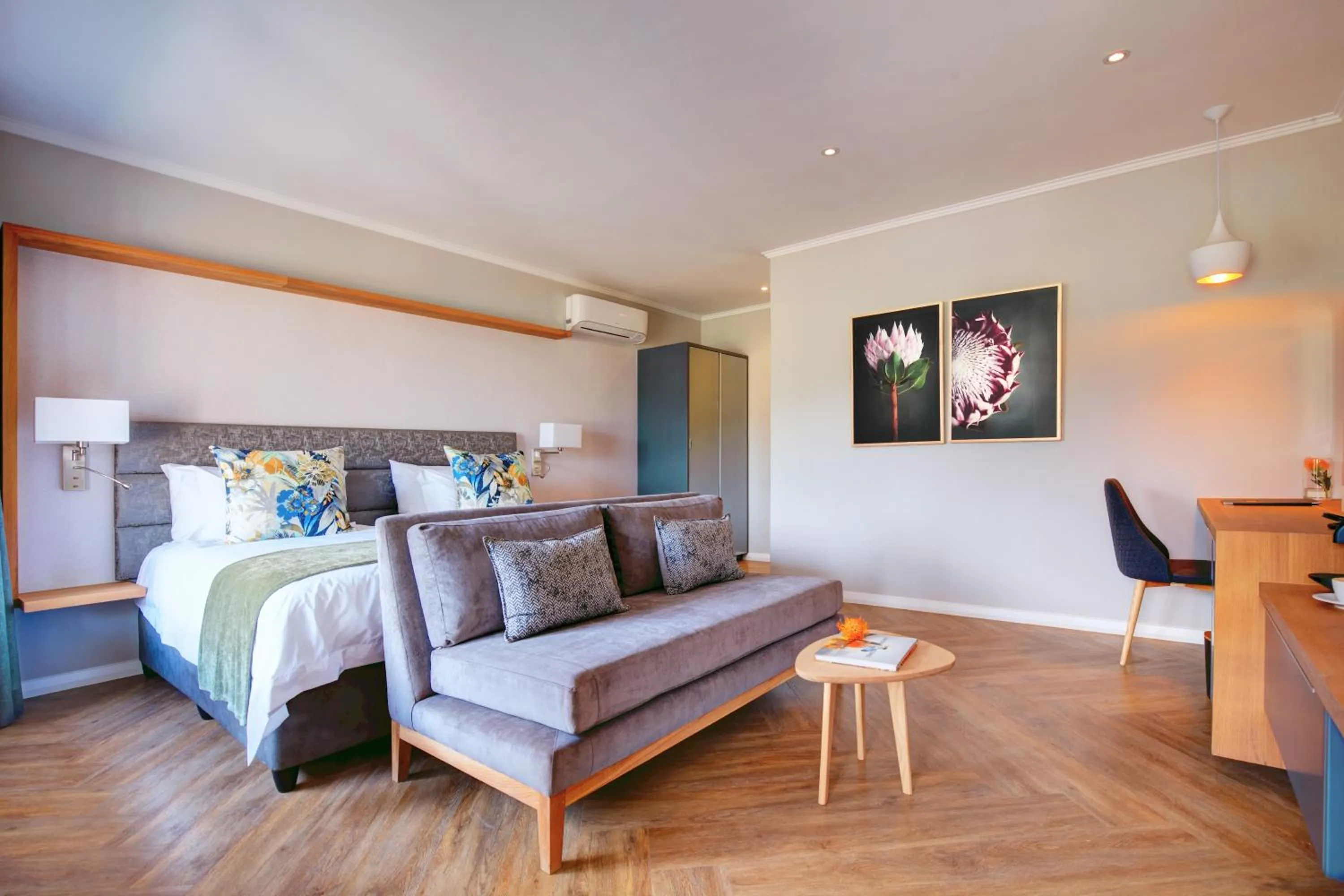 Property building, Bed in Knysna Hollow Country Estate