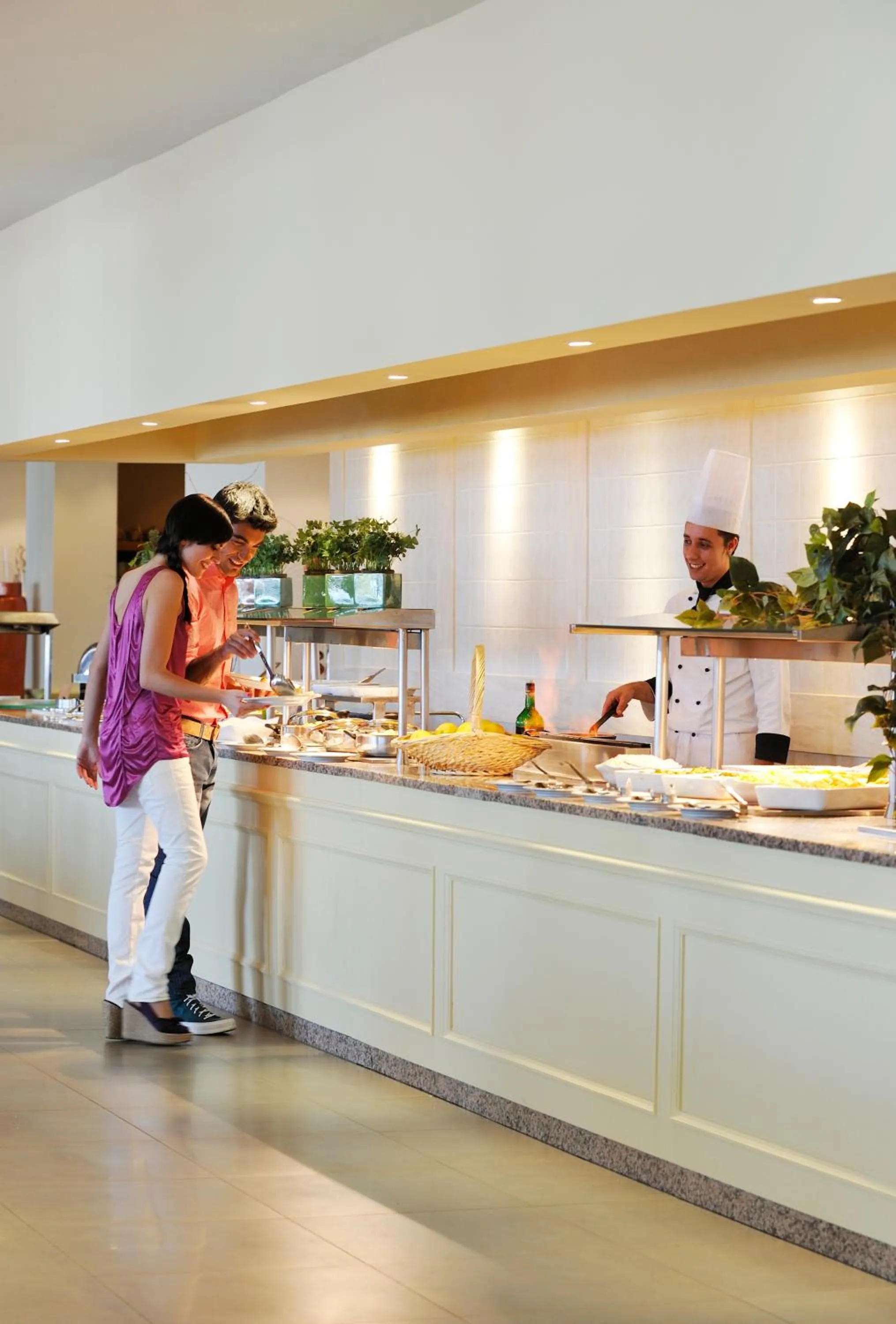 Restaurant/places to eat in PortoBay Falesia