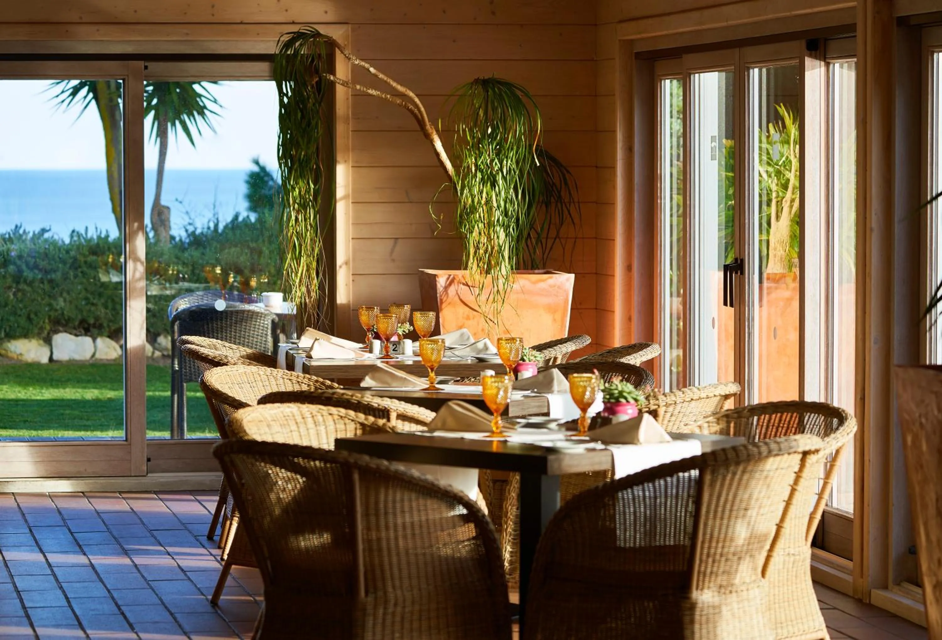 Restaurant/places to eat in PortoBay Falesia