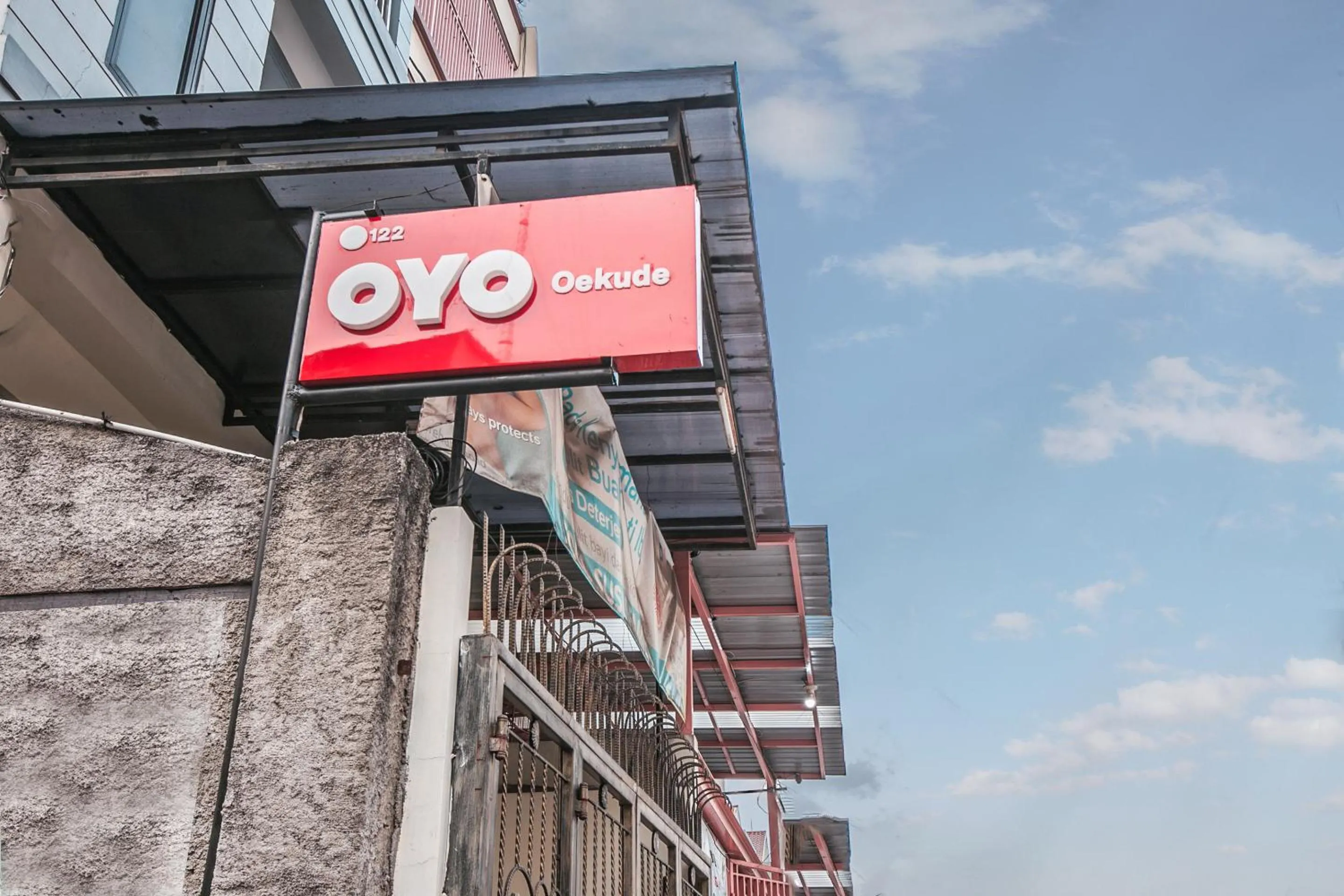 Facade/entrance, Property Building in OYO 122 Oekude Kost