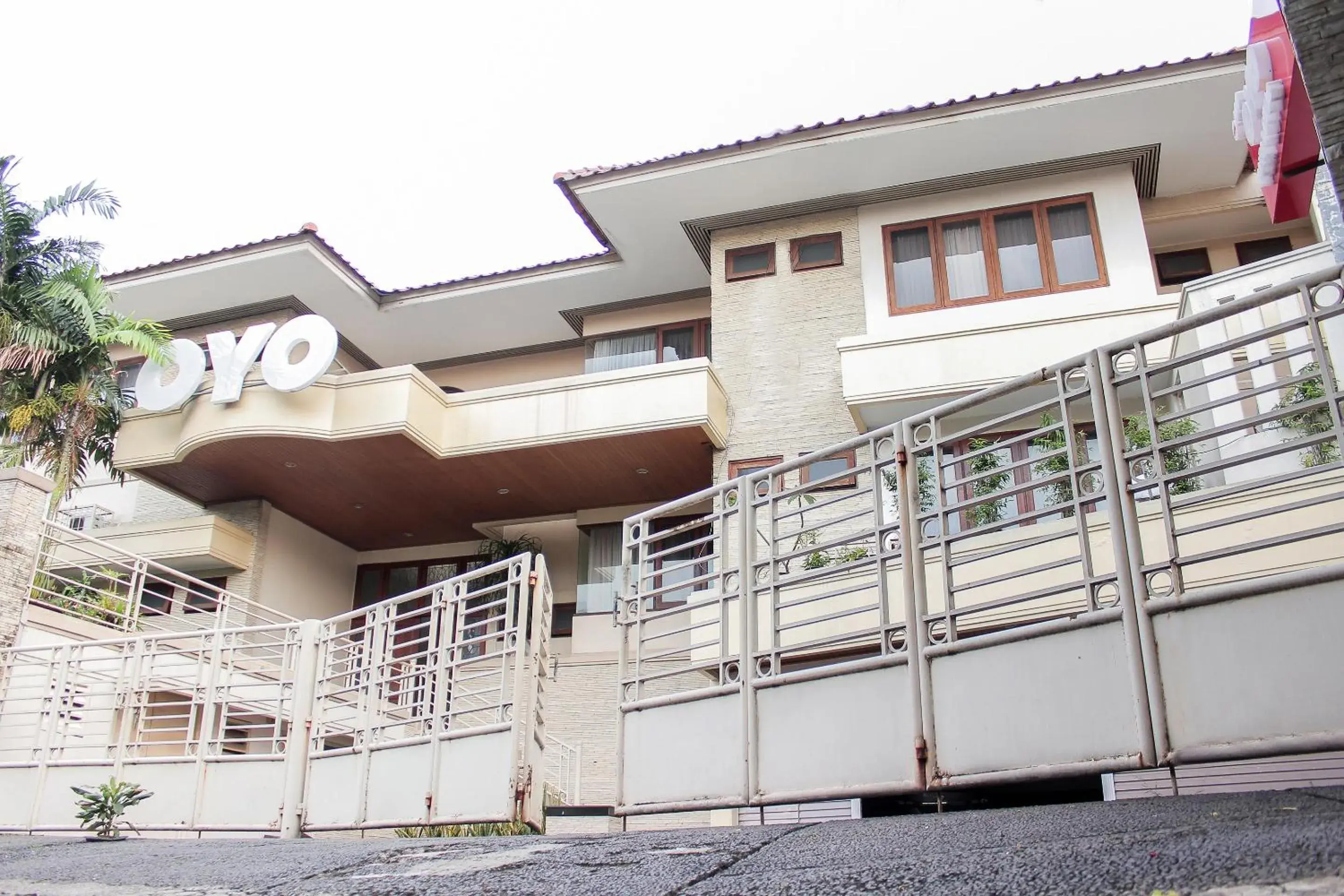 Facade/entrance in Hotel O Puri Lotus Facade/entrance in Hotel O Puri Lotus
