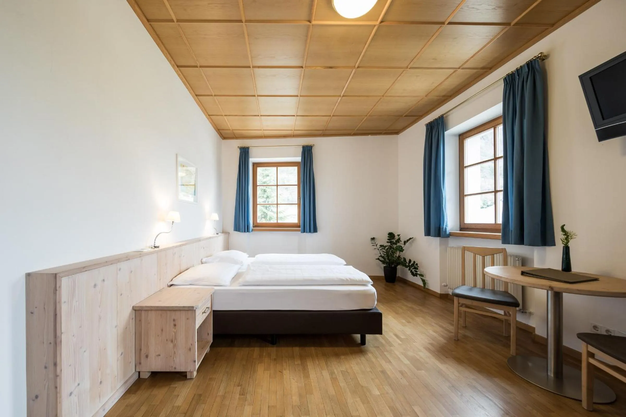 Photo of the whole room, Bed in Hotel Masatsch