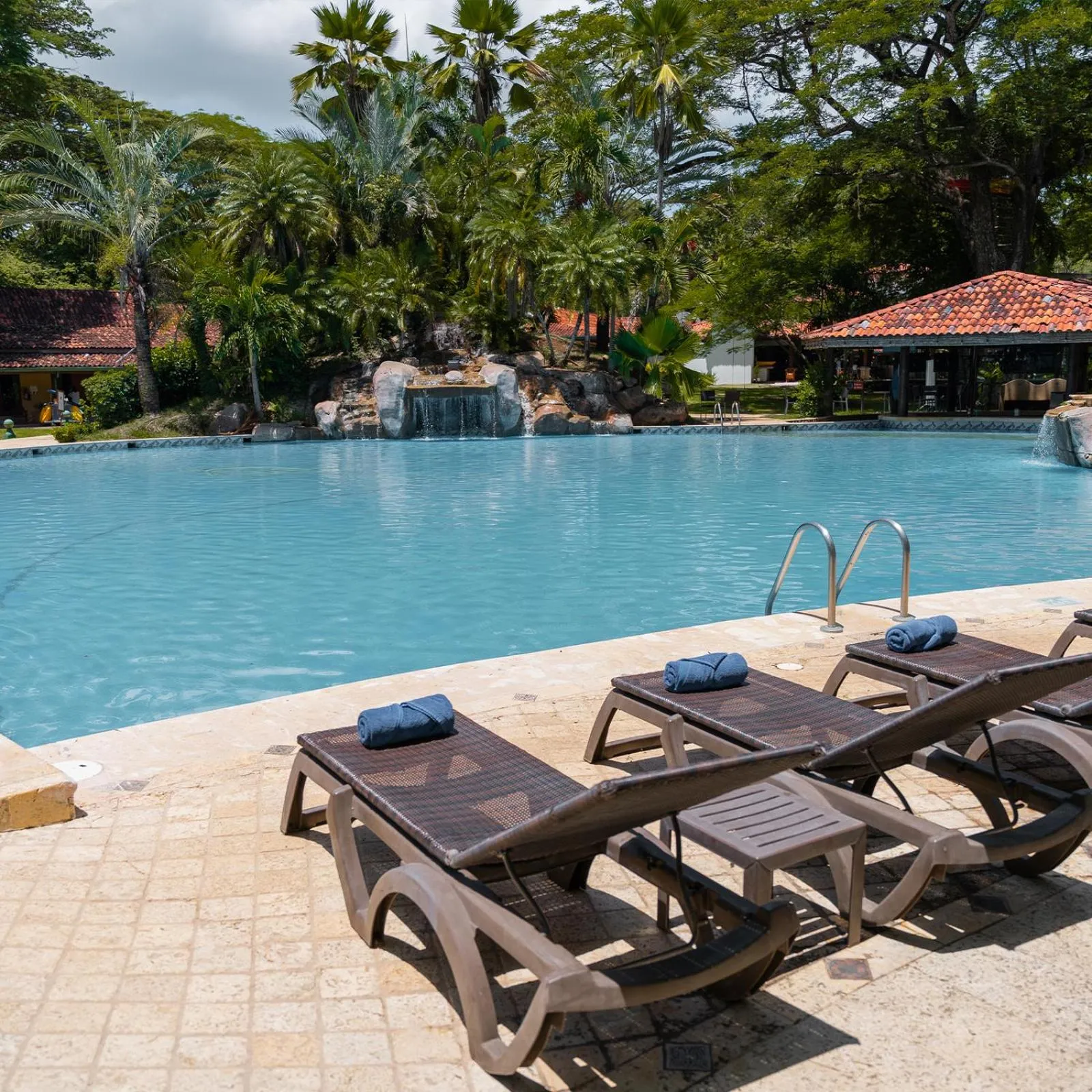 Swimming pool in CC Beach Front Papagayo All Inclusive