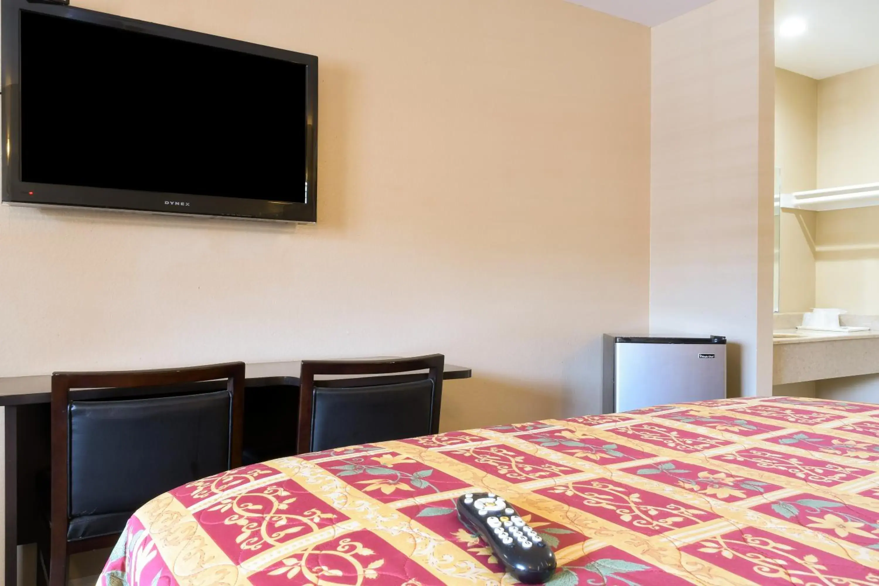 Bed in Covina Motel Bed in Covina Motel