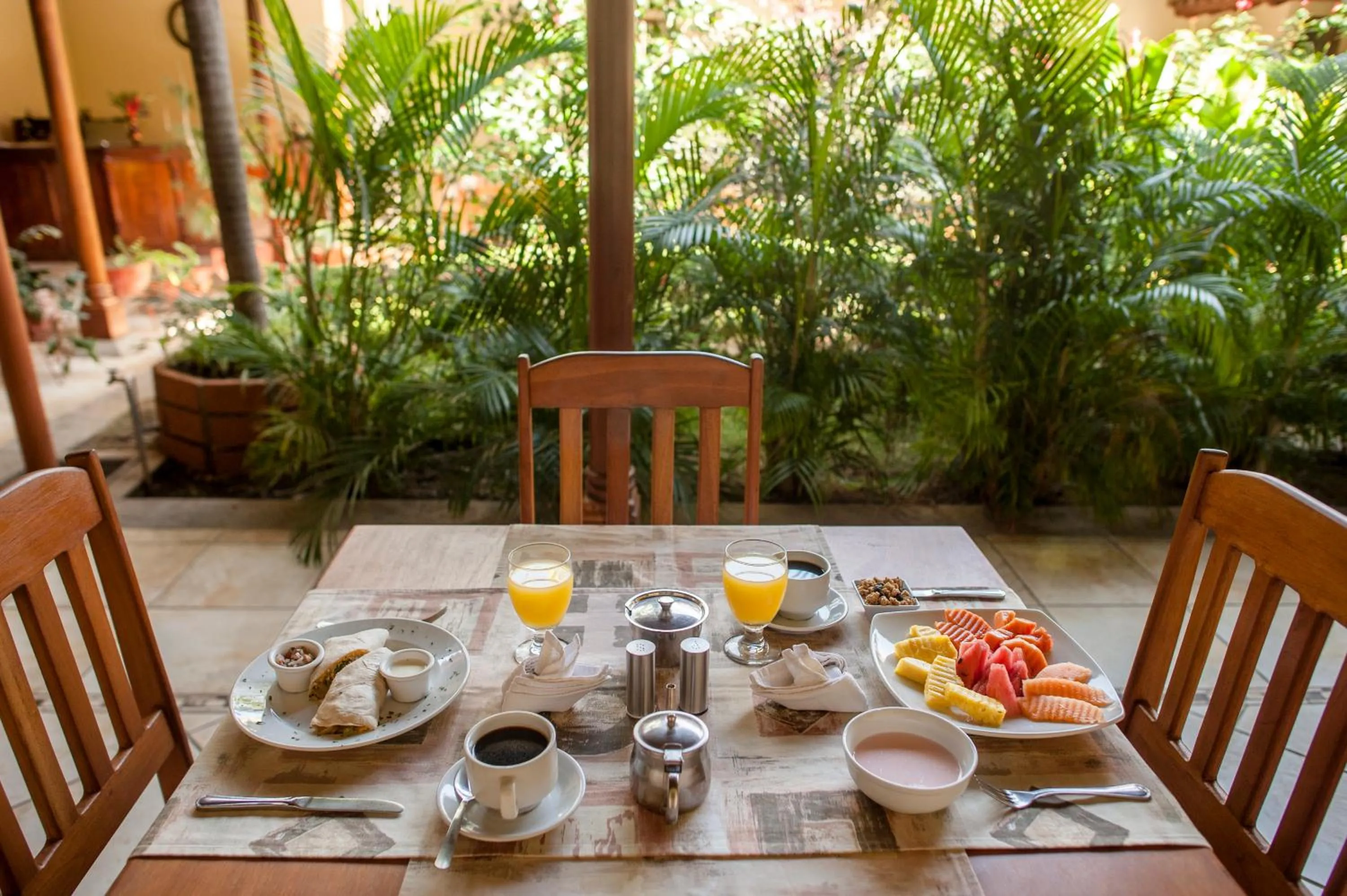 Food and drinks in El Almirante