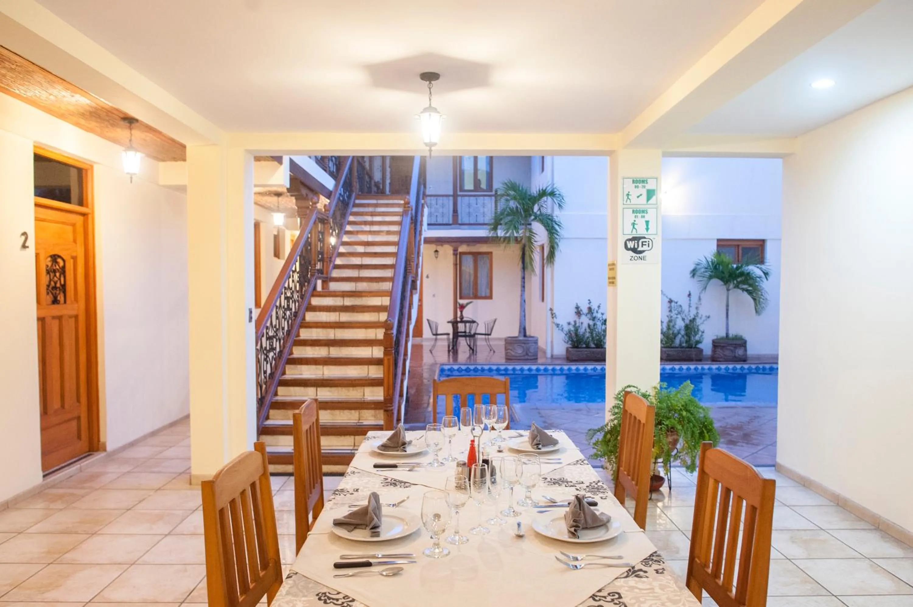 Restaurant/places to eat in El Almirante