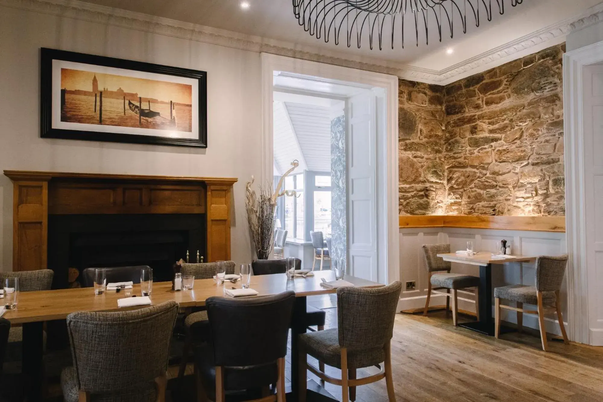 Restaurant/places to eat in The Glen Mhor Apartments Restaurant/places to eat in The Glen Mhor Apartments
