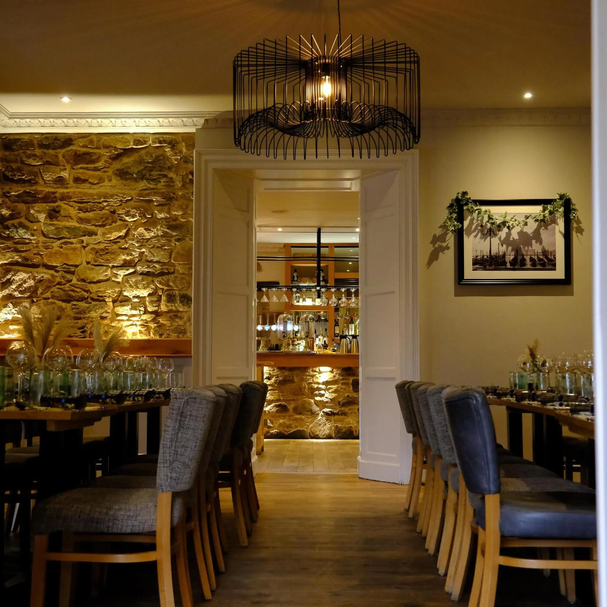 Lounge or bar in The Glen Mhor Apartments