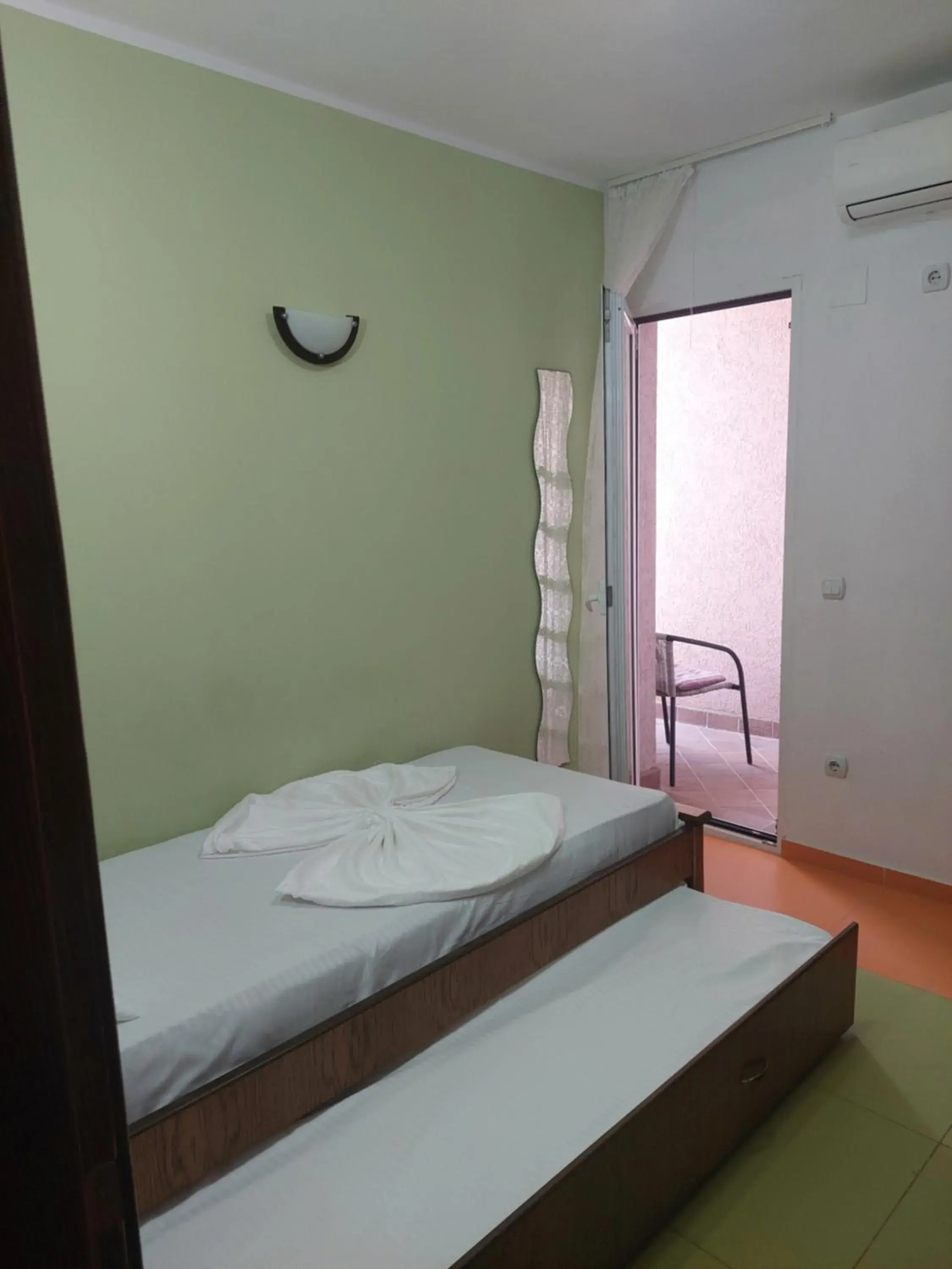 Single Room with Balcony in Accommodation Royal Azur Single Room with Balcony in Accommodation Royal Azur