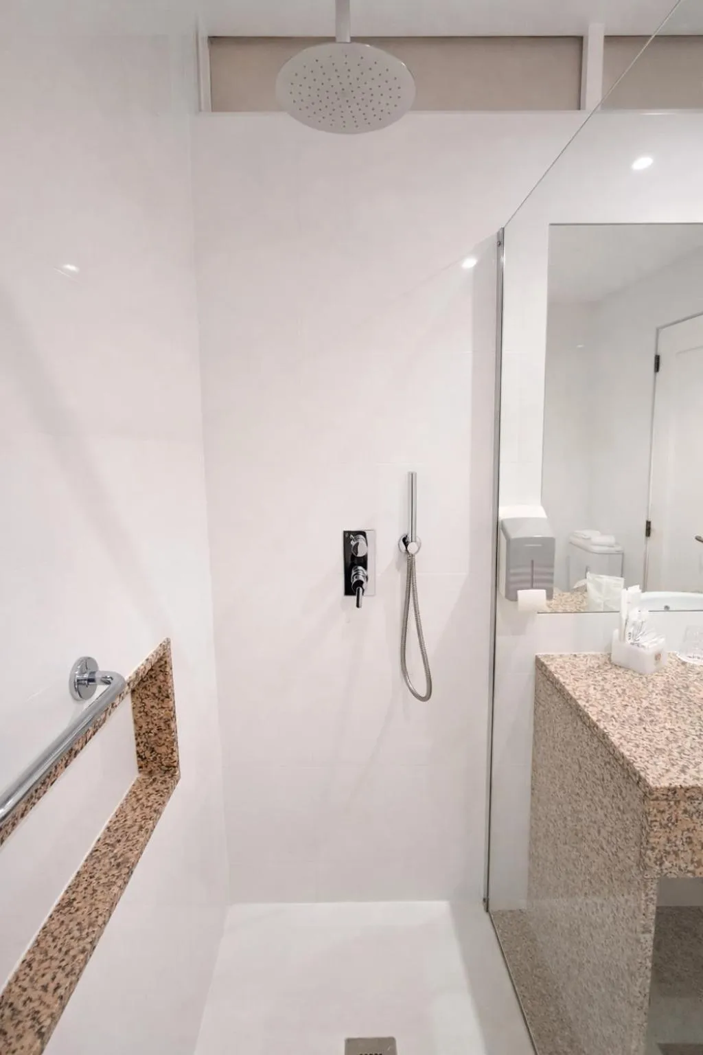 Shower in Hotel Boa - Vista