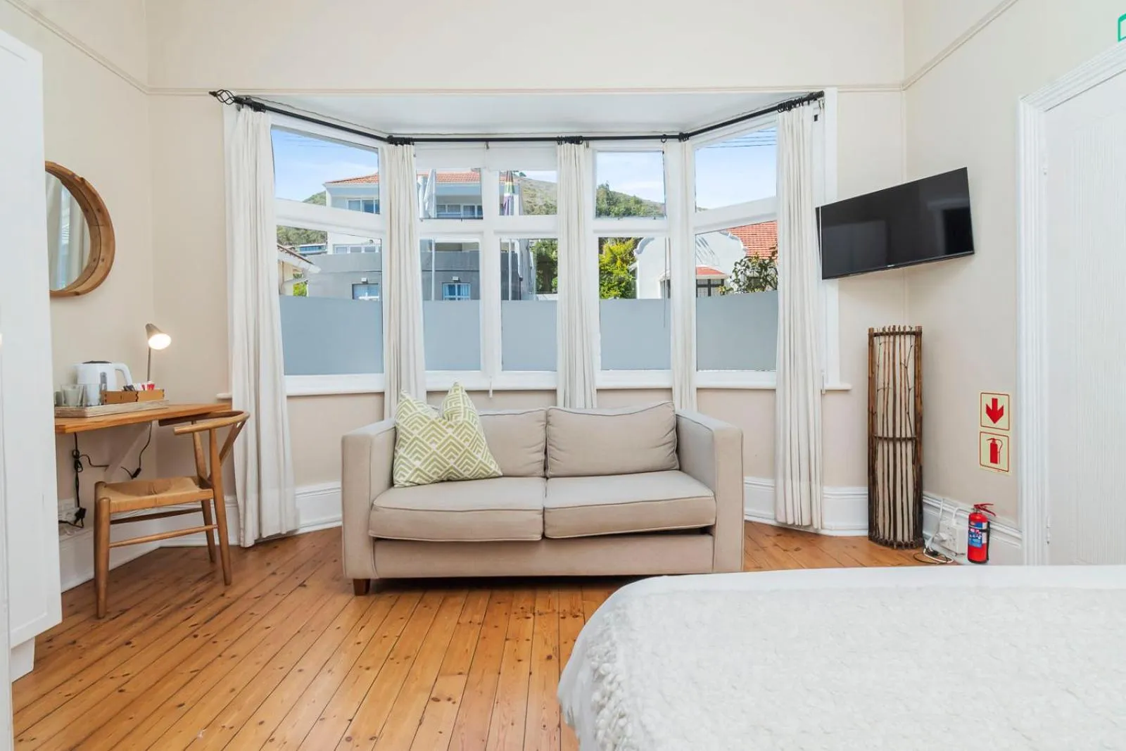 TV and multimedia, Bed in Antrim Villa by Antrim Collection