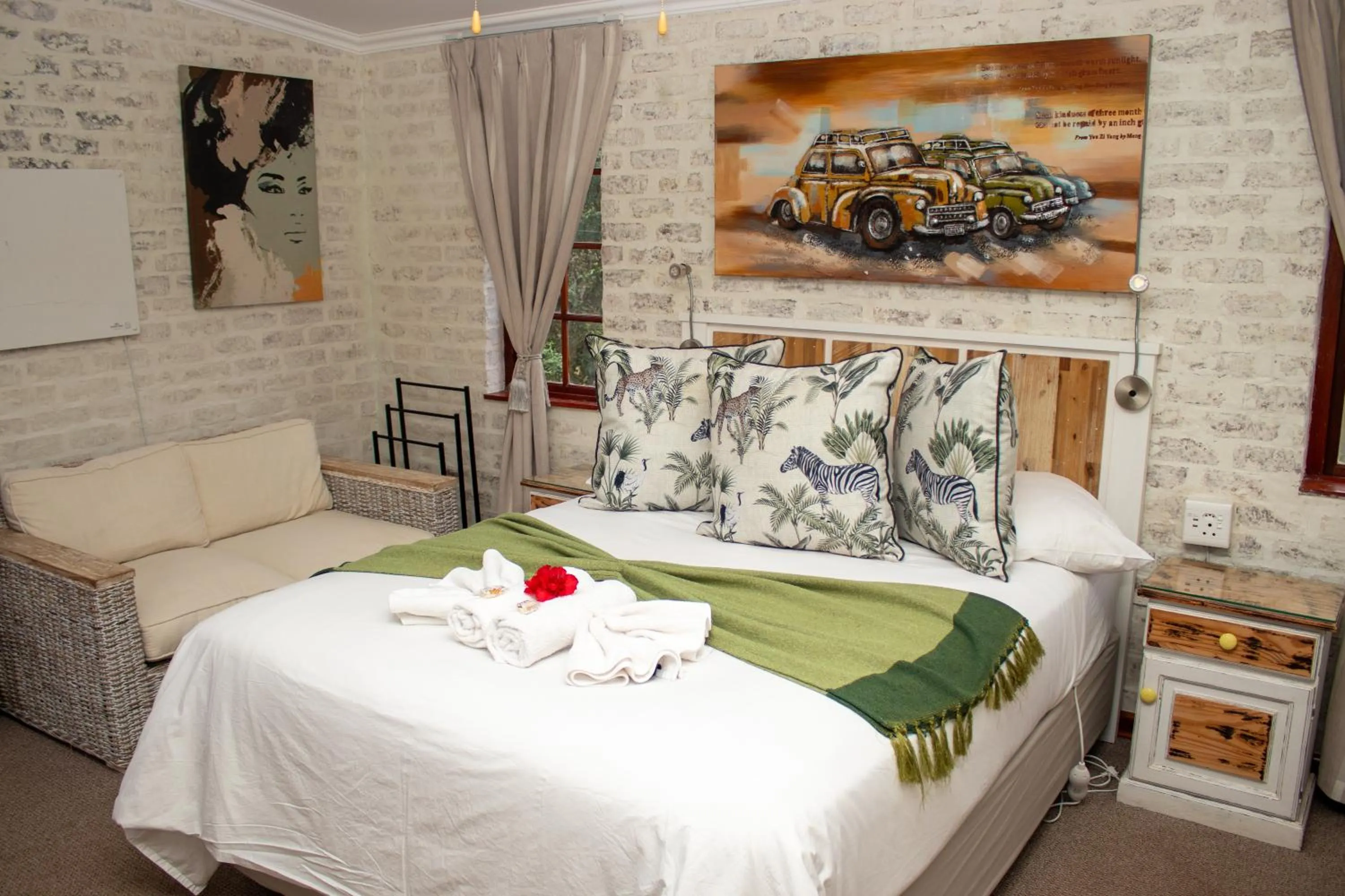 Photo of the whole room, Bed in Storms River Guest Lodge