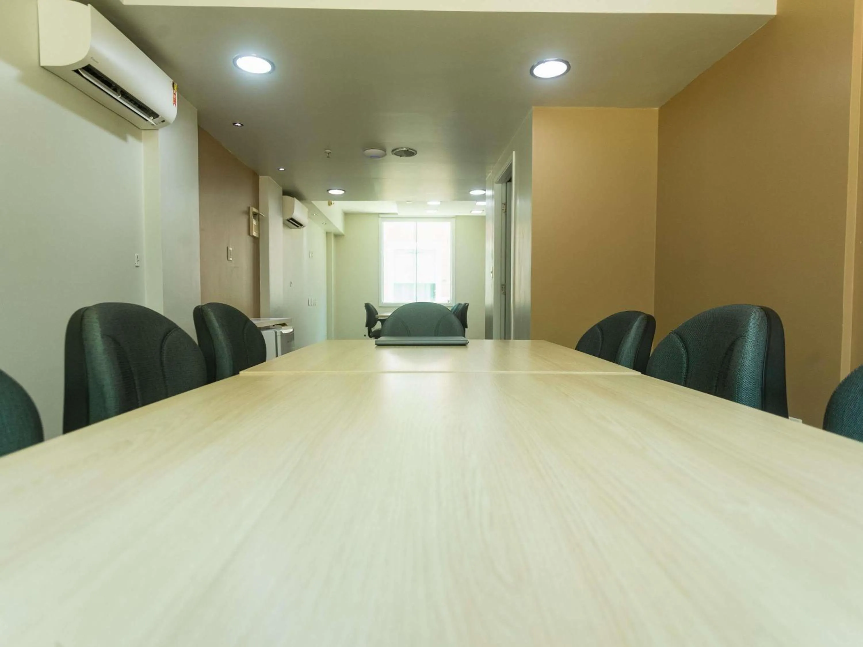 Meeting/conference room in ibis Styles Manaus