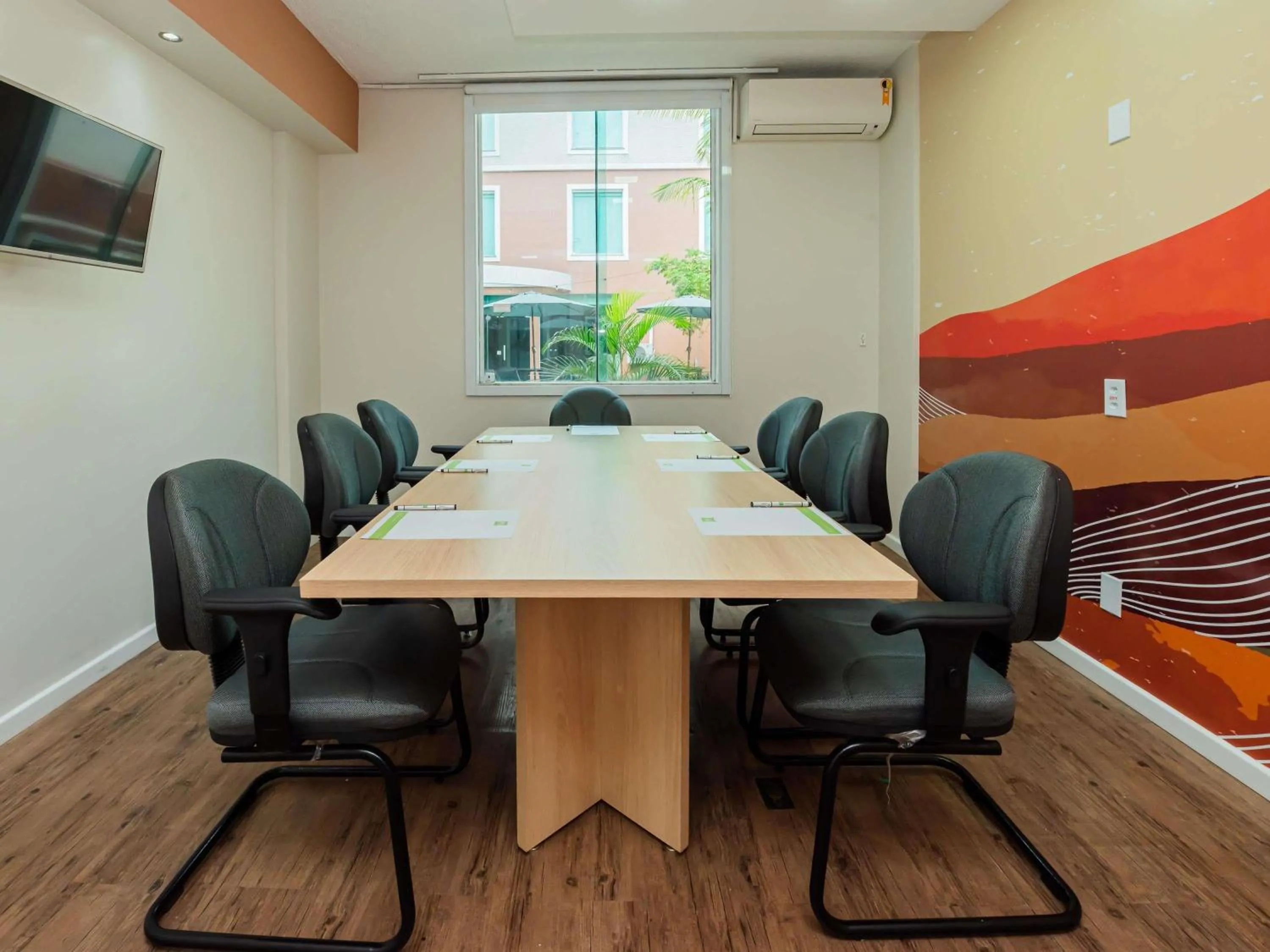 Meeting/conference room in ibis Styles Manaus