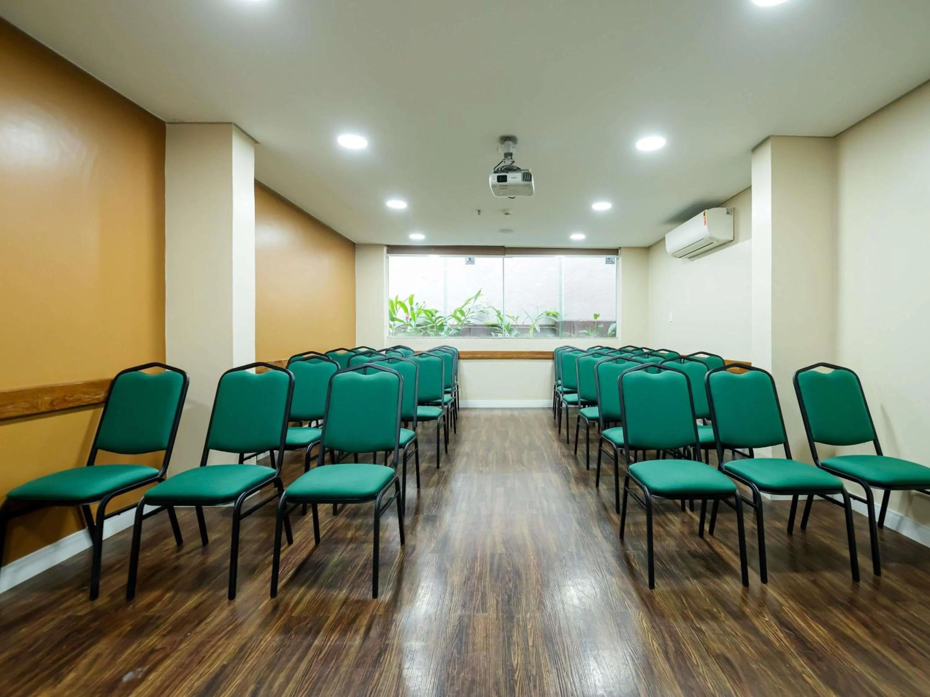Meeting/conference room in ibis Styles Manaus