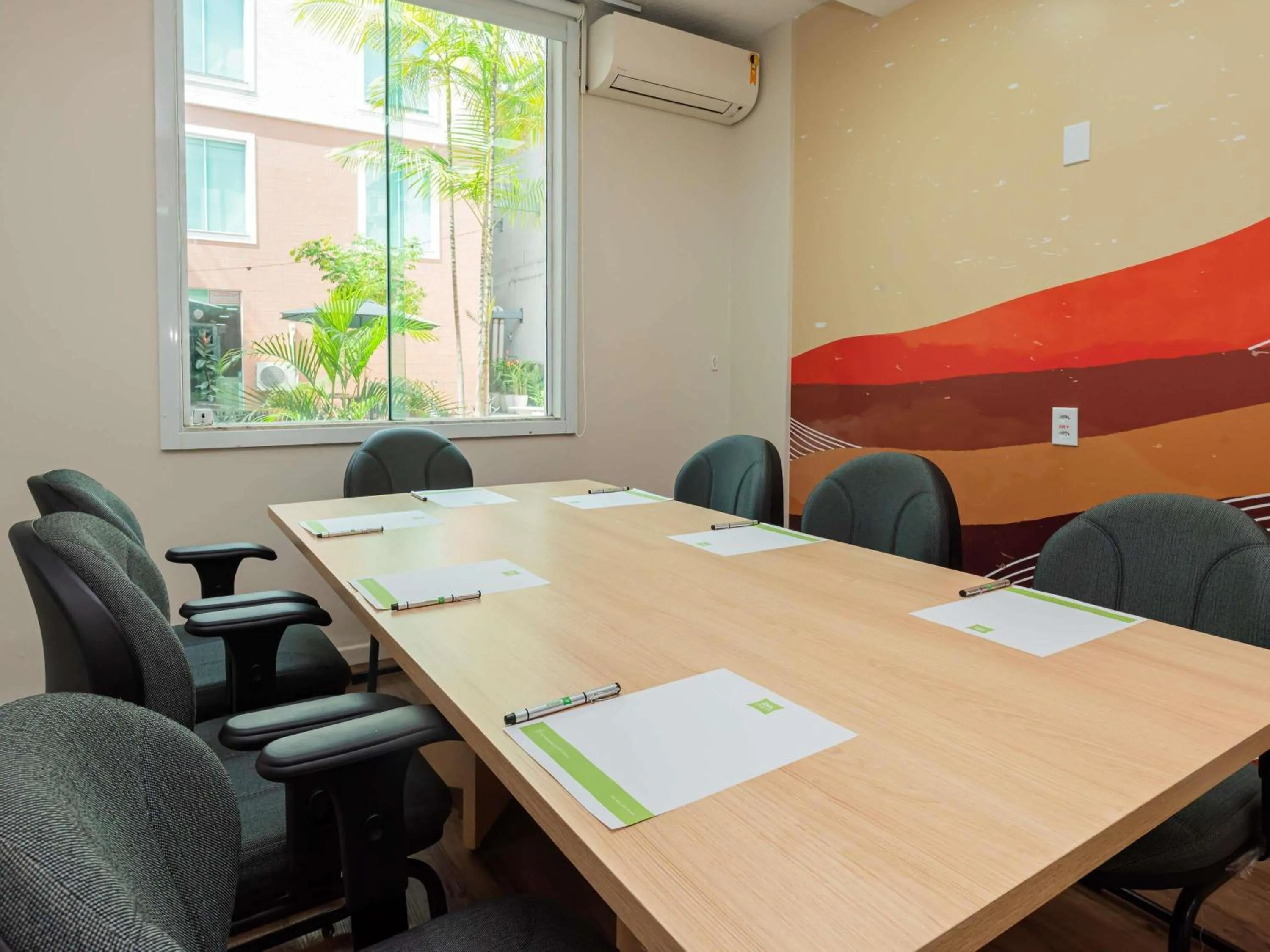 Meeting/conference room in ibis Styles Manaus