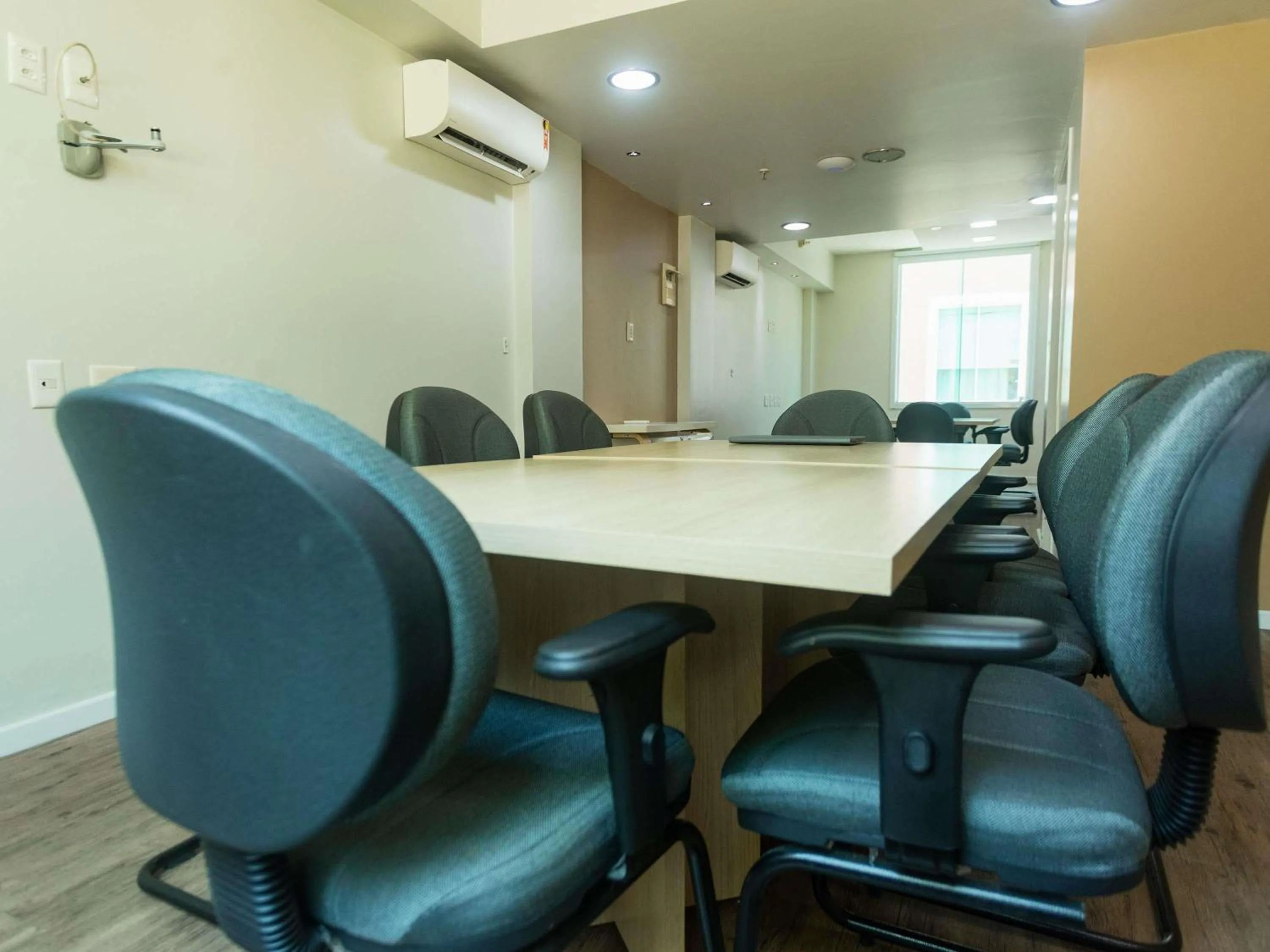 Meeting/conference room in ibis Styles Manaus