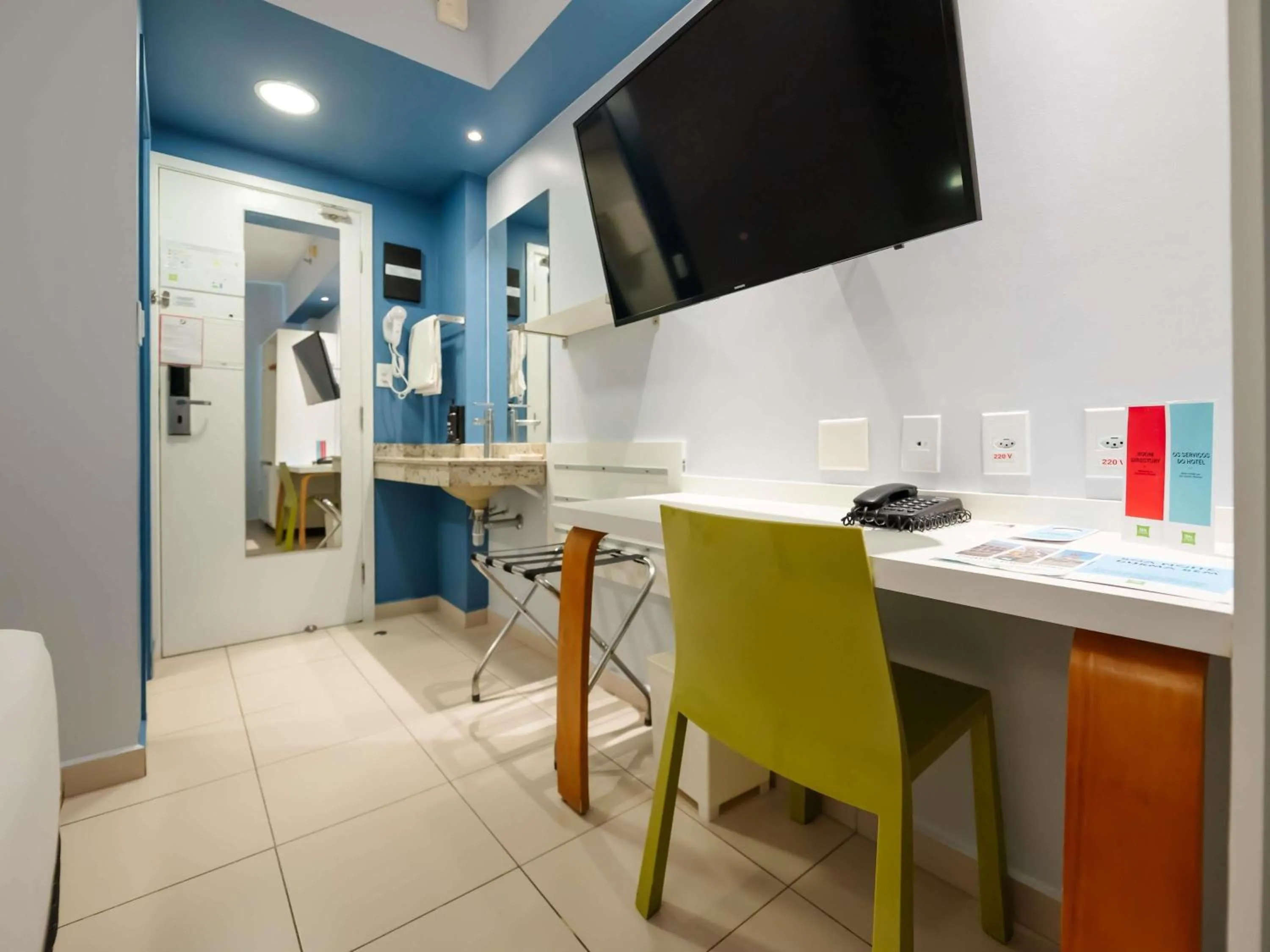 Bedroom in ibis Styles Manaus