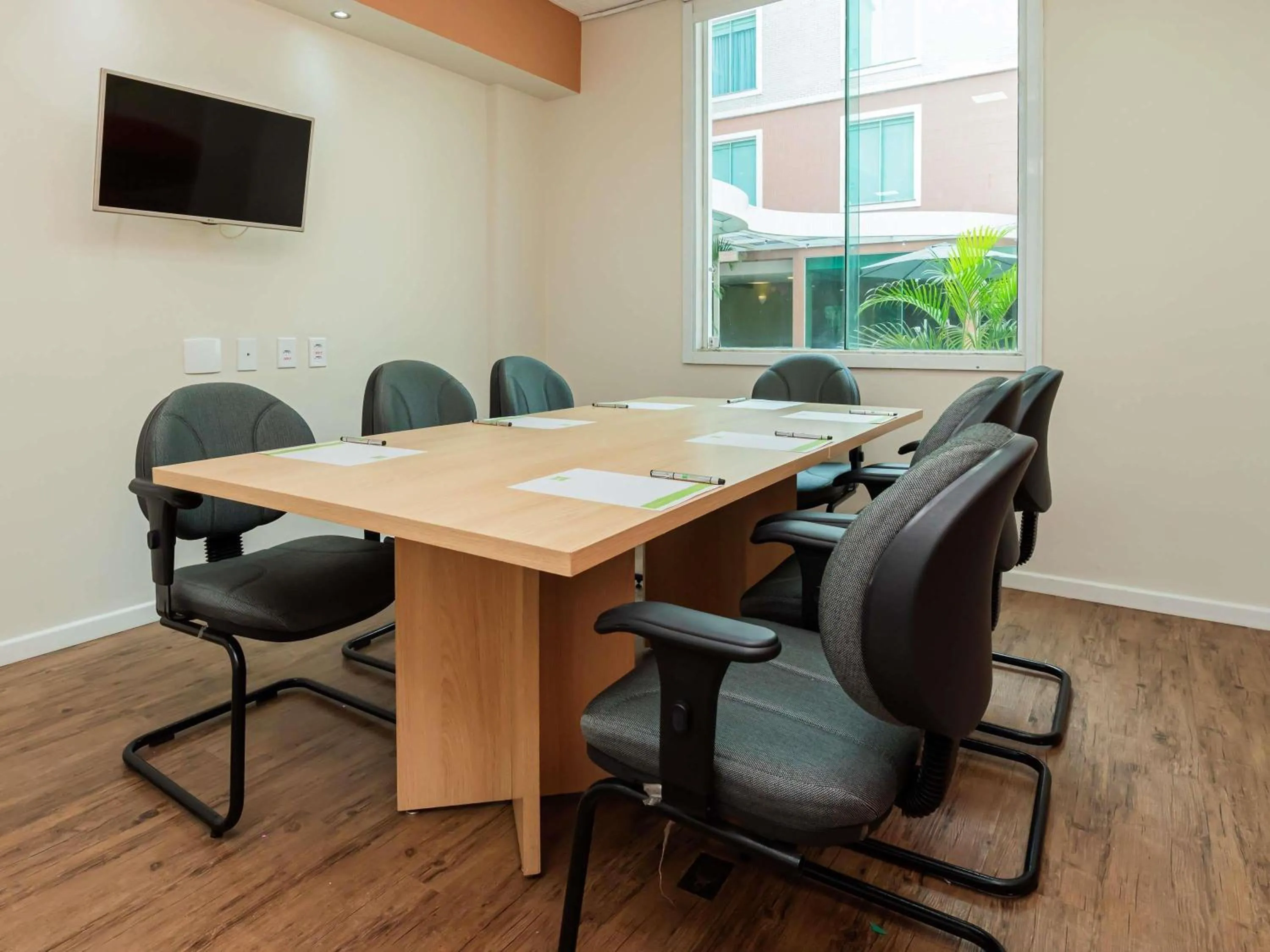 Meeting/conference room in ibis Styles Manaus