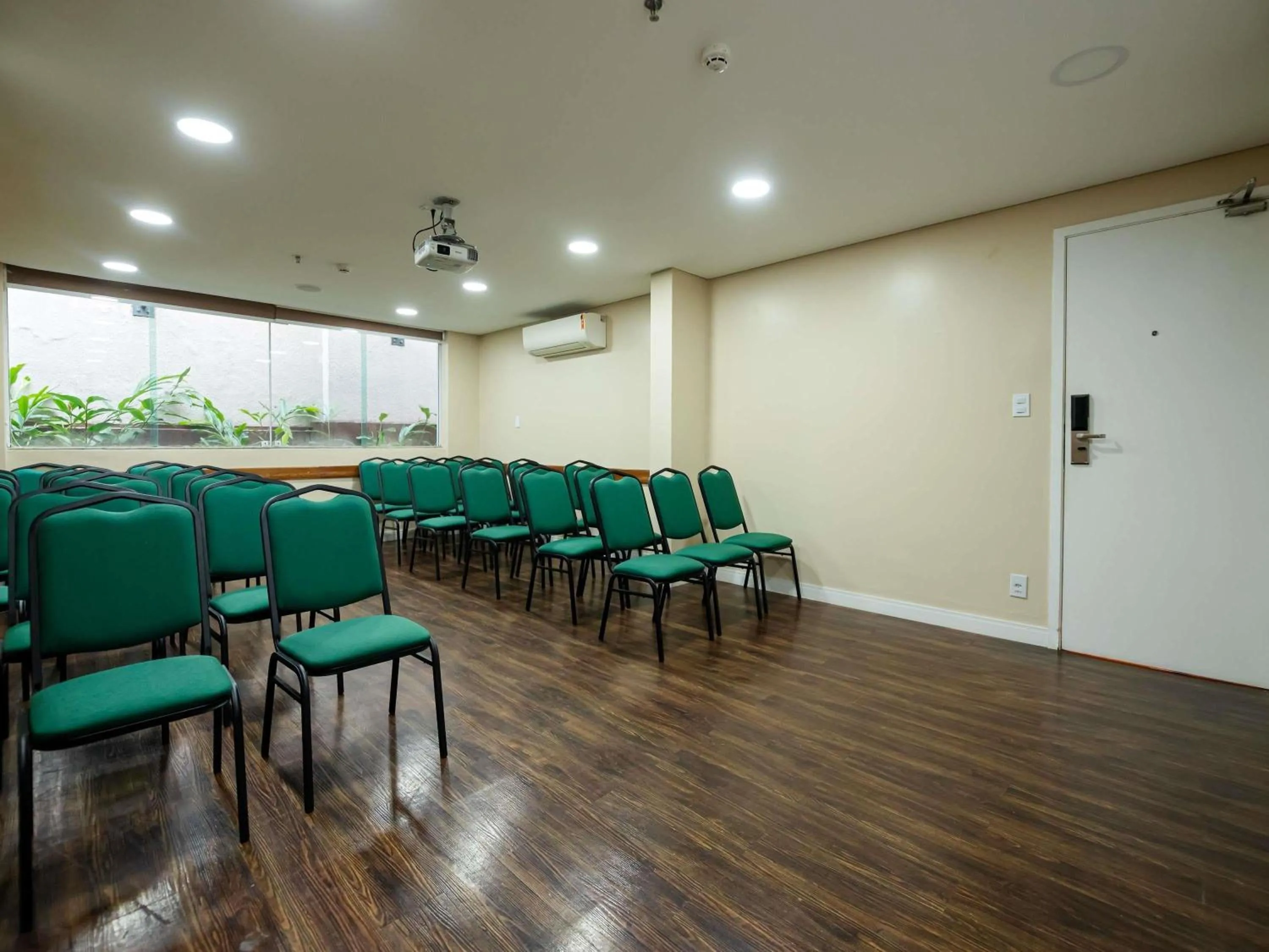 Meeting/conference room in ibis Styles Manaus