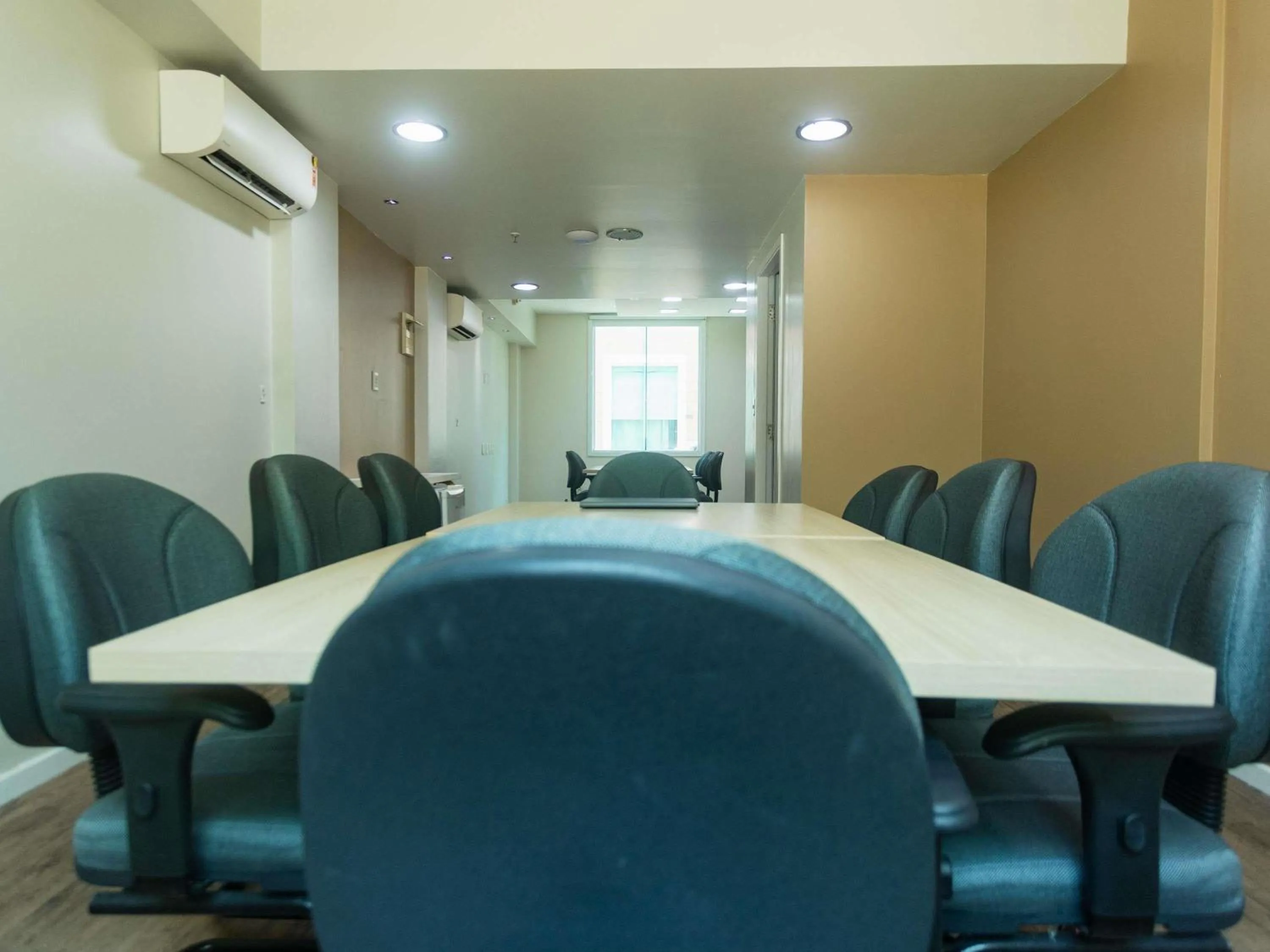 Meeting/conference room in ibis Styles Manaus