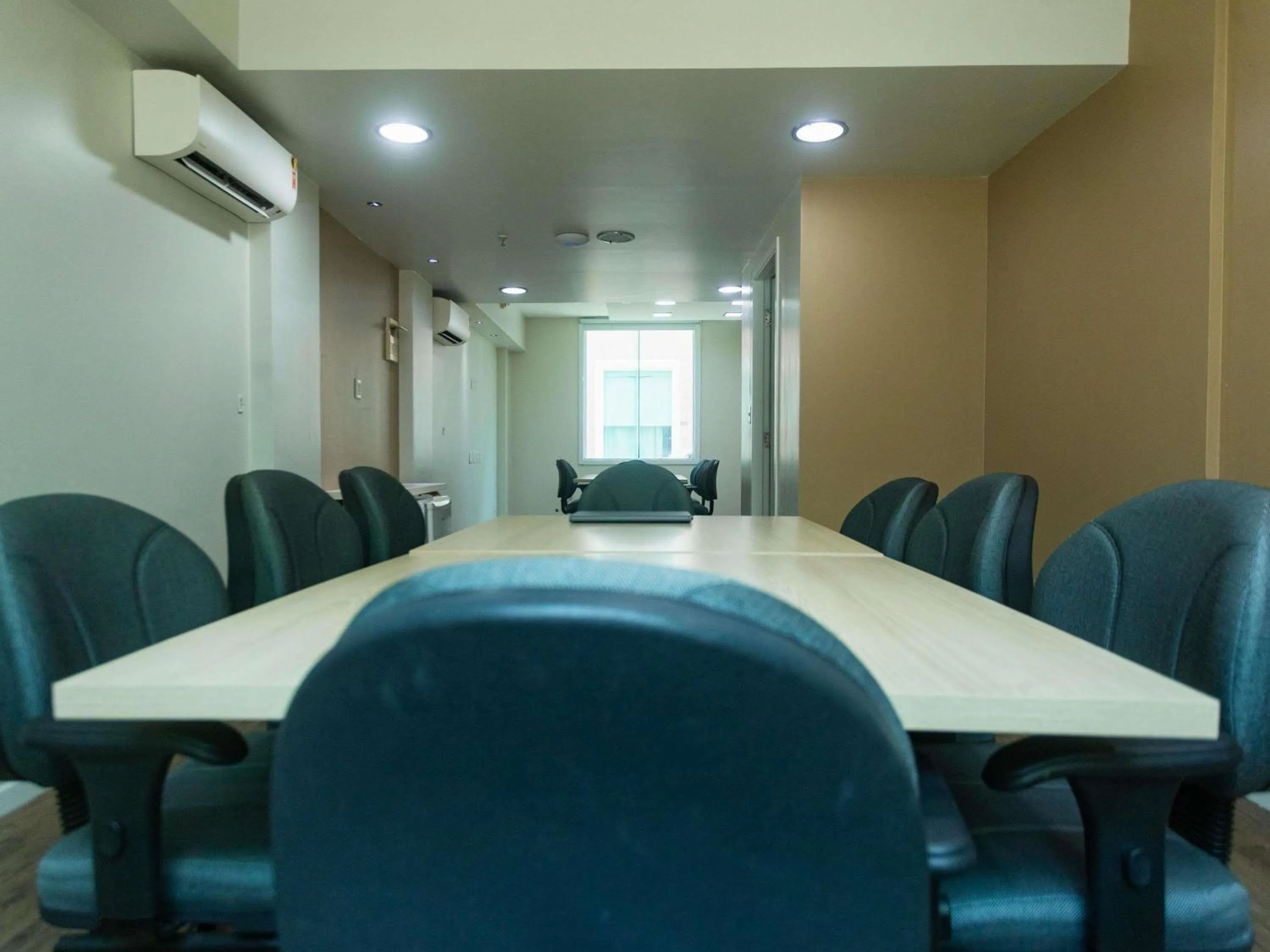 Meeting/conference room in ibis Styles Manaus