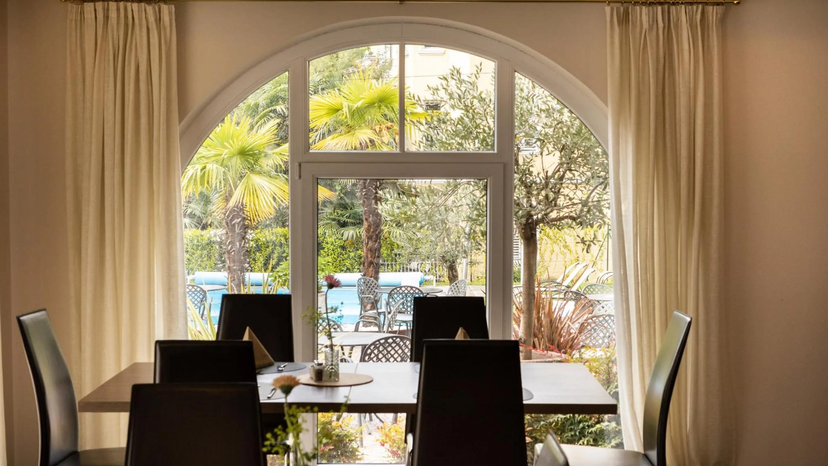 Restaurant/places to eat in Hotel Villa Laurus